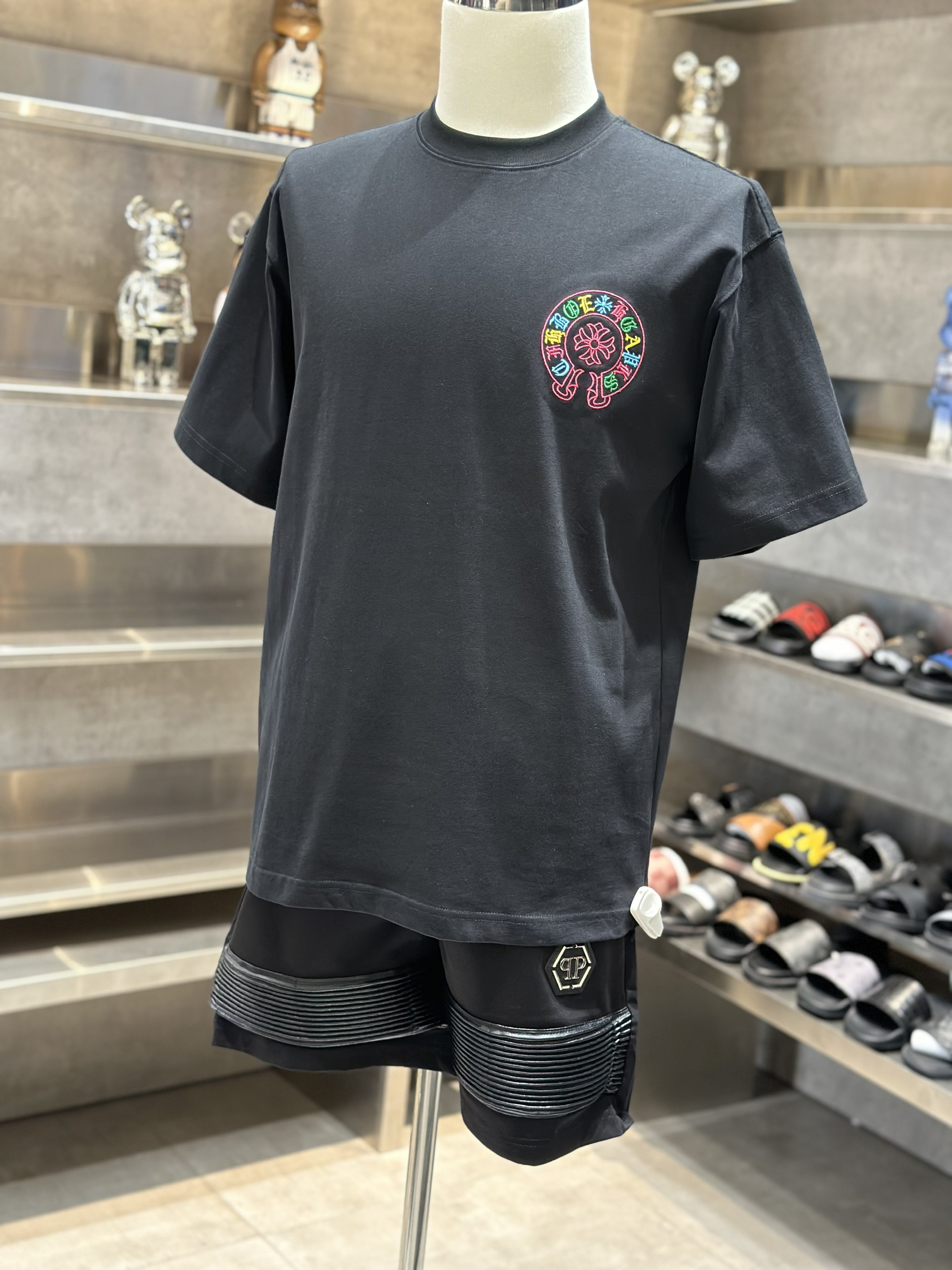 Quần short nỉ Philipp Plein PP Đen logo tag kẻ da đùi Like Auth VTN