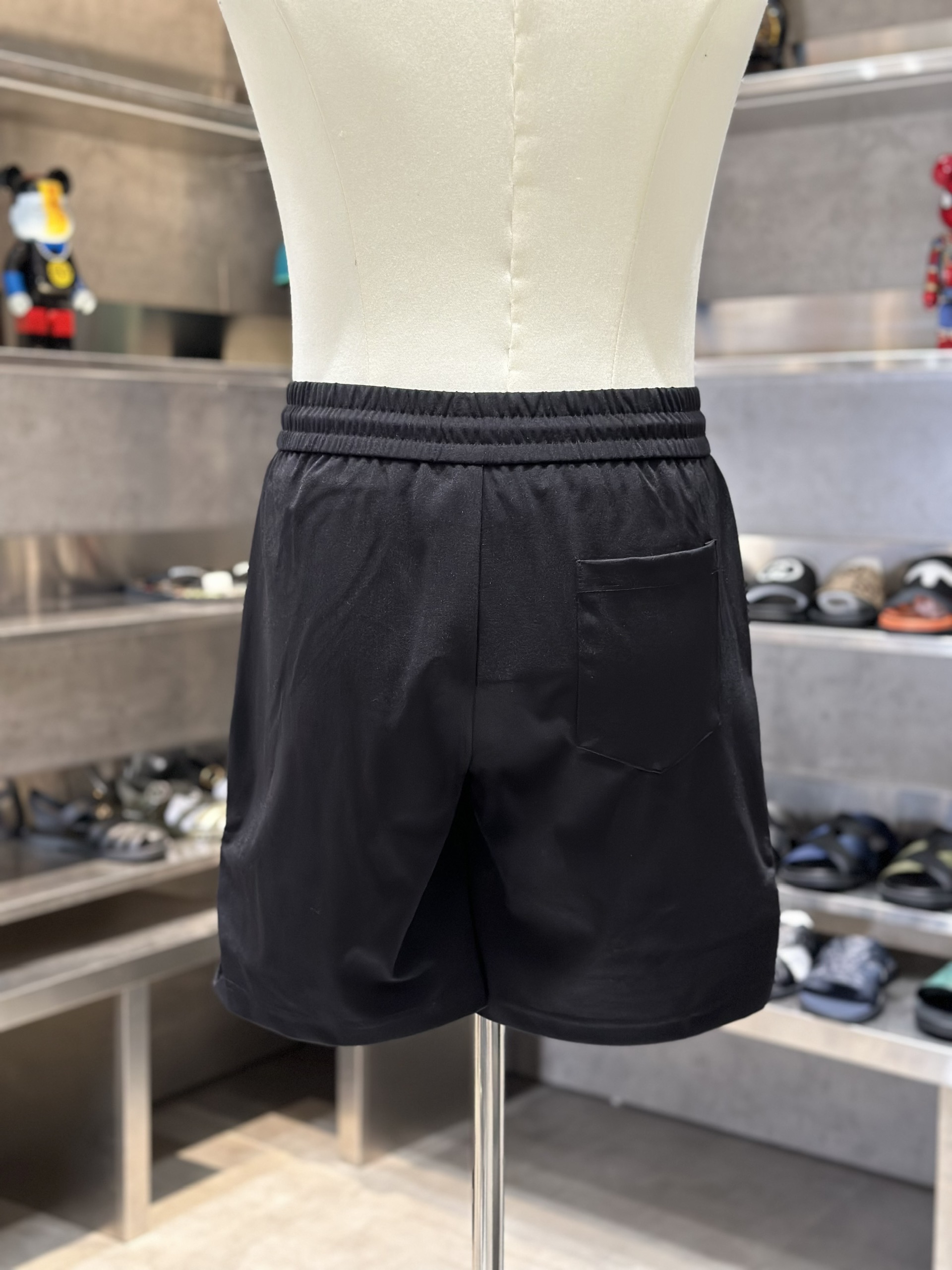 Quần short nỉ Philipp Plein PP Đen logo tag kẻ da đùi Like Auth VTN