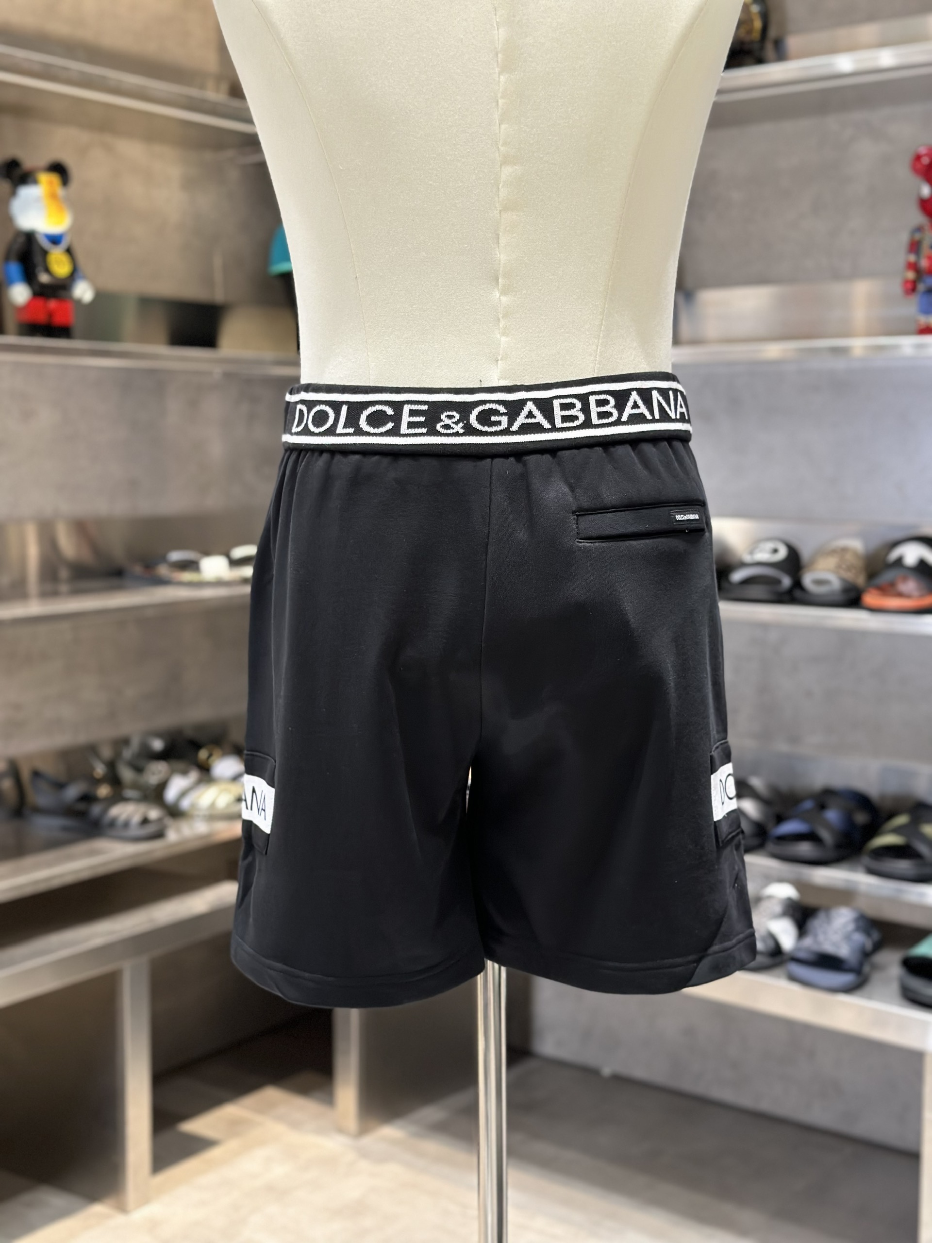 Quần short nỉ Dolce Gabbana DG Đen logo chữ tag vuông check cạp Like Auth VTN