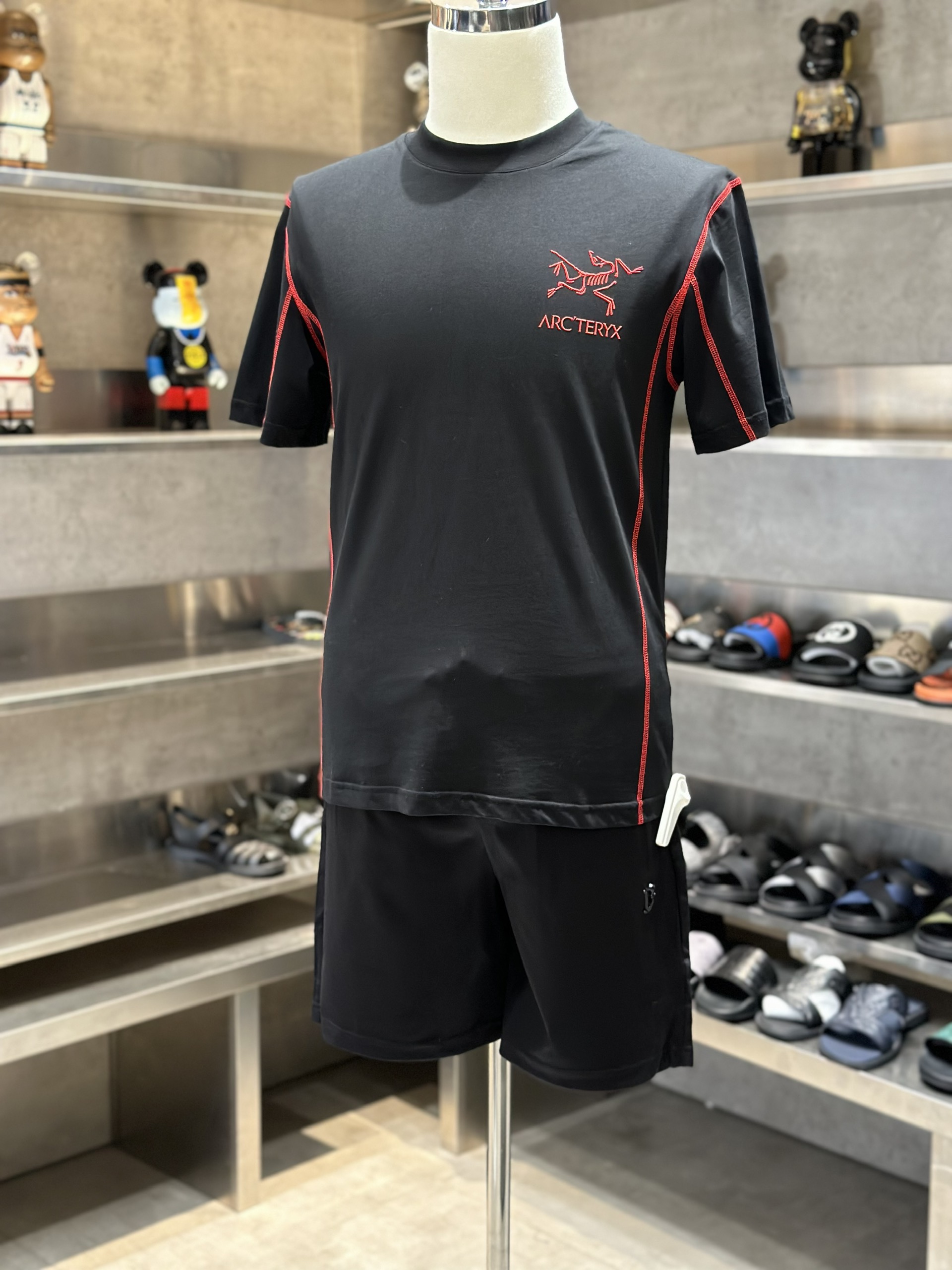 Quần short nỉ Dsquared2 DSQ2 Đen logo chữ Trắng túi cạp Like Auth VTN