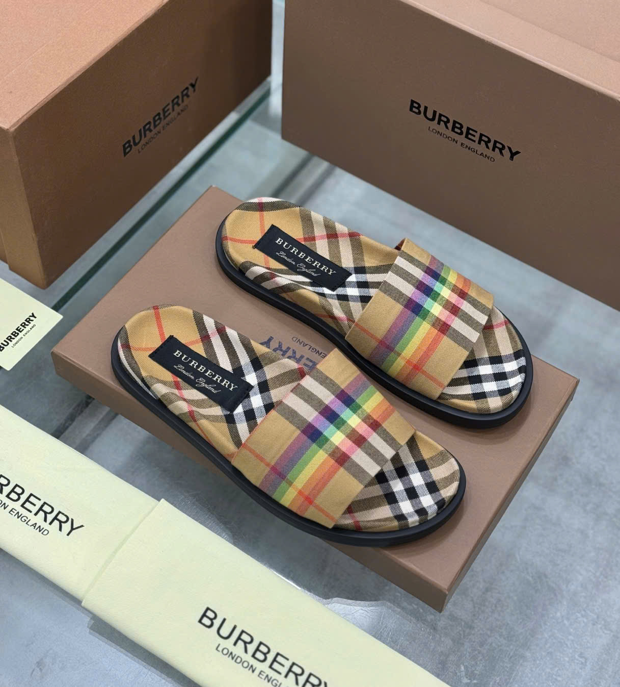 Dép lê quai ngang Burberry BBR Nâu kẻ sọc phối màu sắc Like Auth on web fullbox bill thẻ DDT