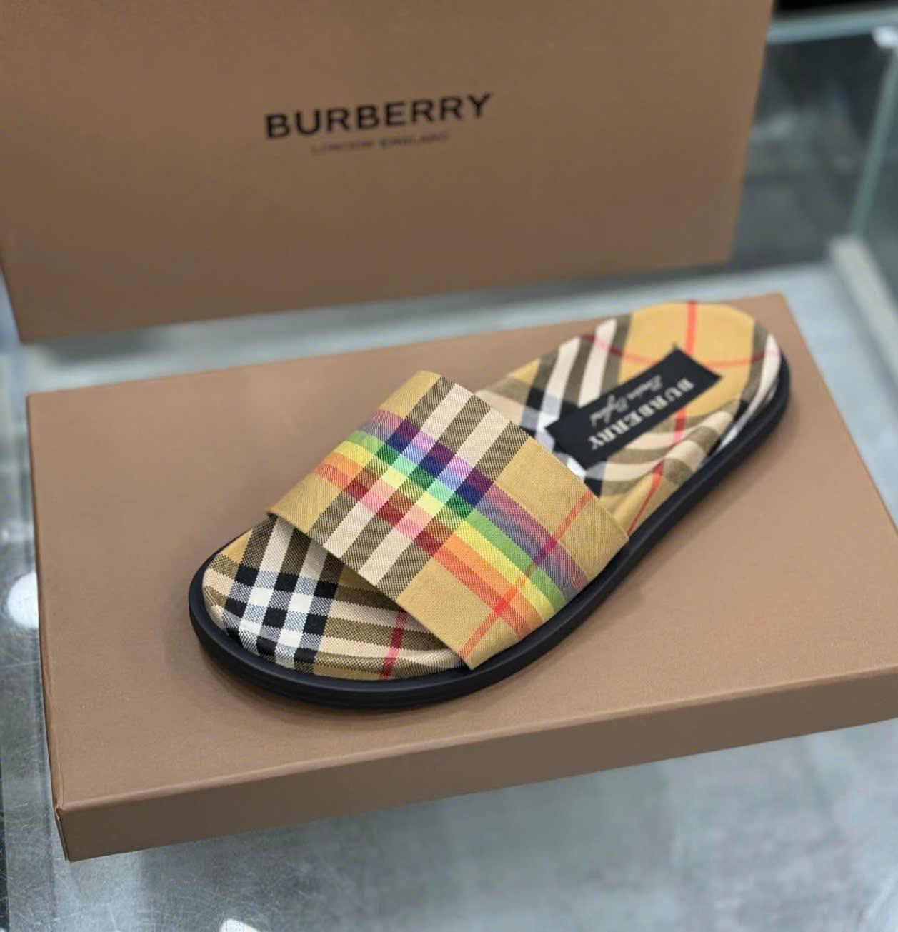 Dép lê quai ngang Burberry BBR Nâu kẻ sọc phối màu sắc Like Auth on web fullbox bill thẻ DDT