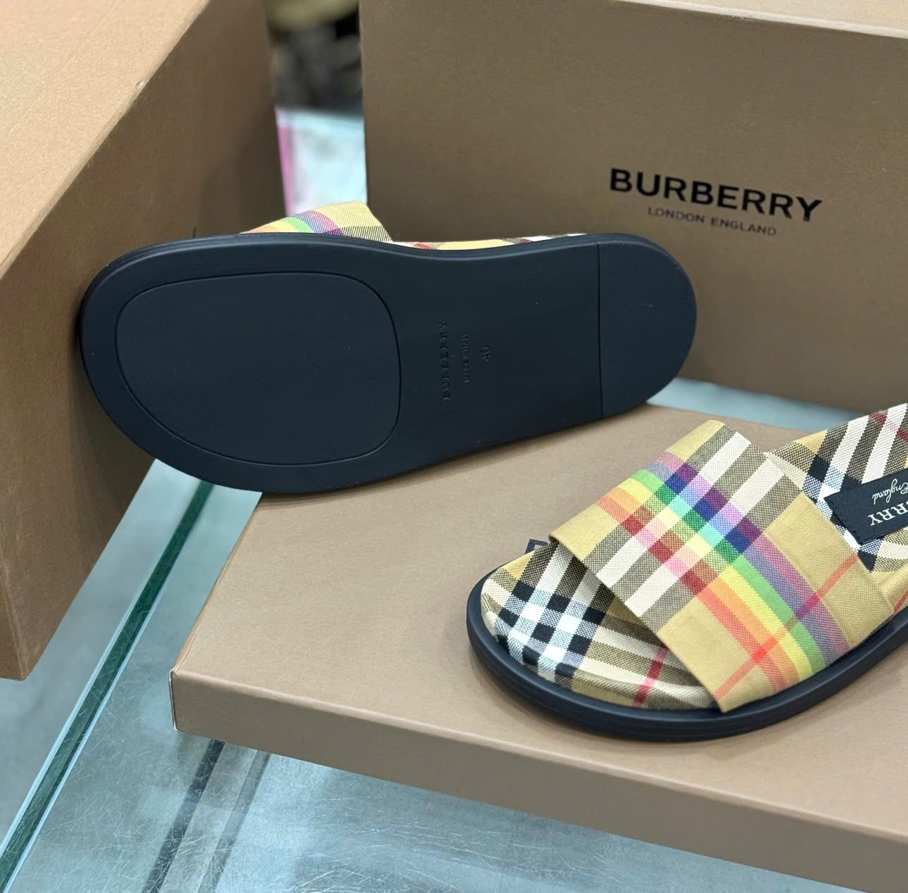 Dép lê quai ngang Burberry BBR Nâu kẻ sọc phối màu sắc Like Auth on web fullbox bill thẻ DDT