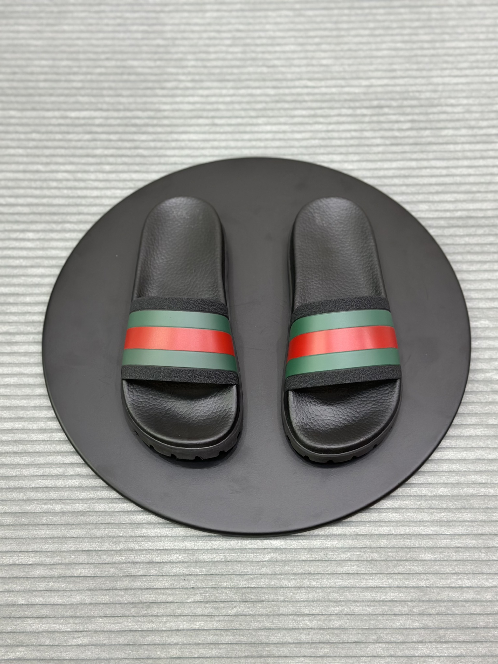 Dép lê quai ngang Gucci GC Đen phối kẻ ngang Xanh Đỏ Like Auth fullbox VTN