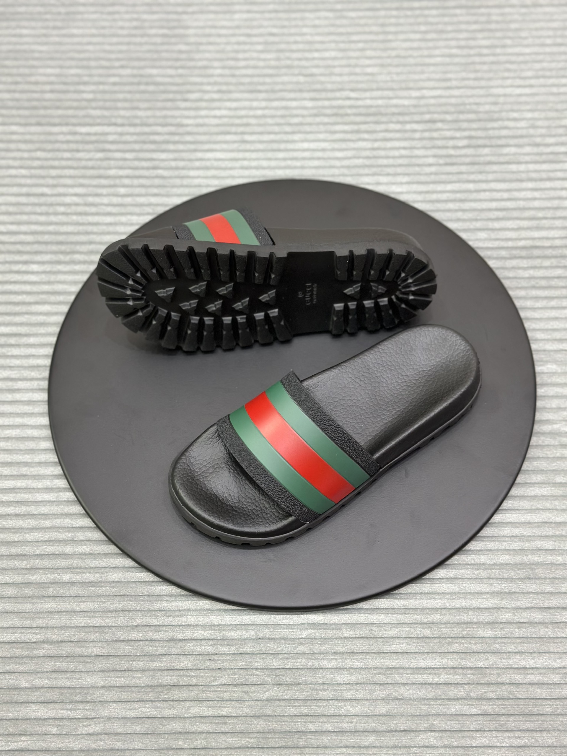 Dép lê quai ngang Gucci GC Đen phối kẻ ngang Xanh Đỏ Like Auth fullbox VTN