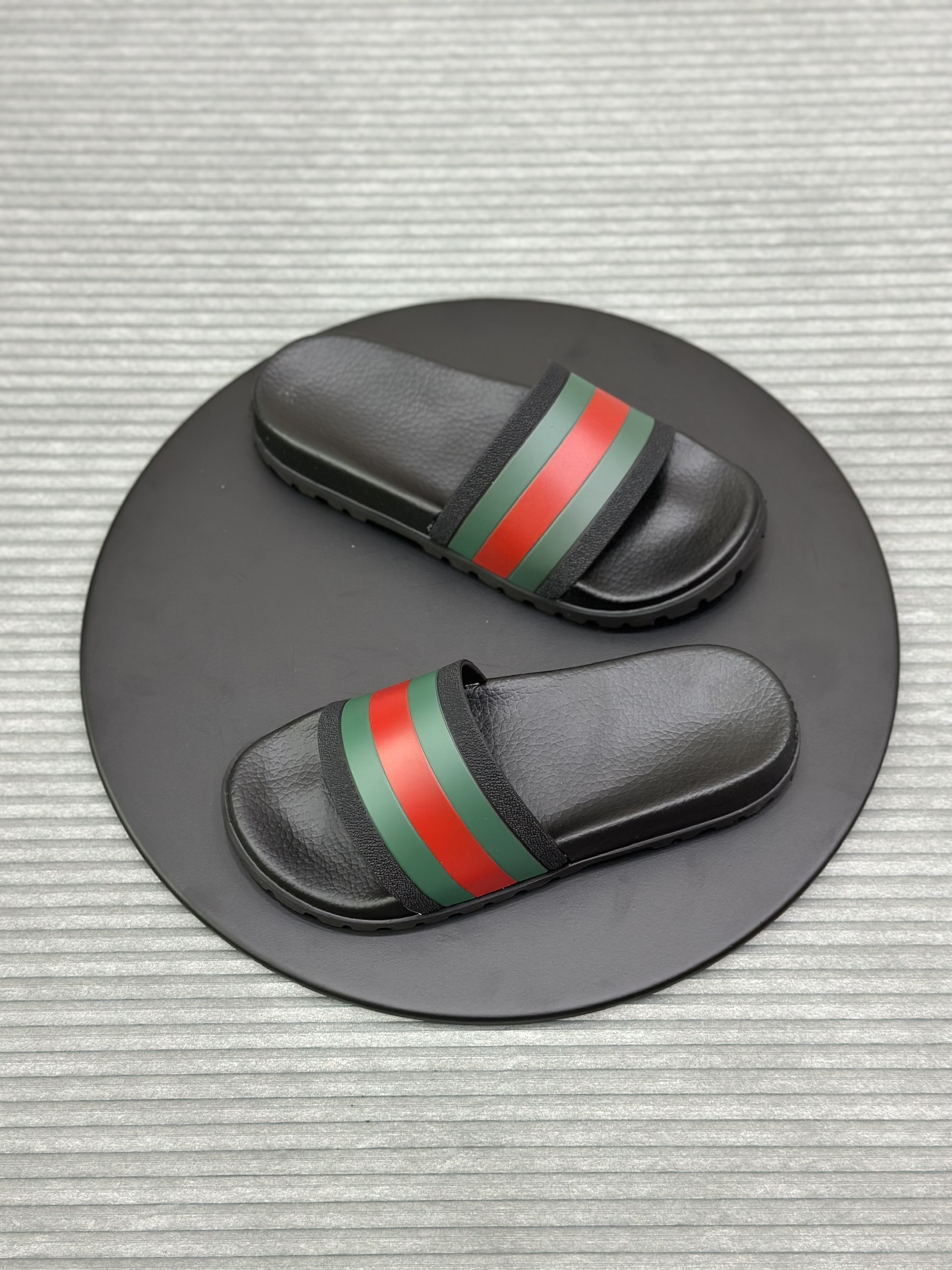 Dép lê quai ngang Gucci GC Đen phối kẻ ngang Xanh Đỏ Like Auth fullbox VTN