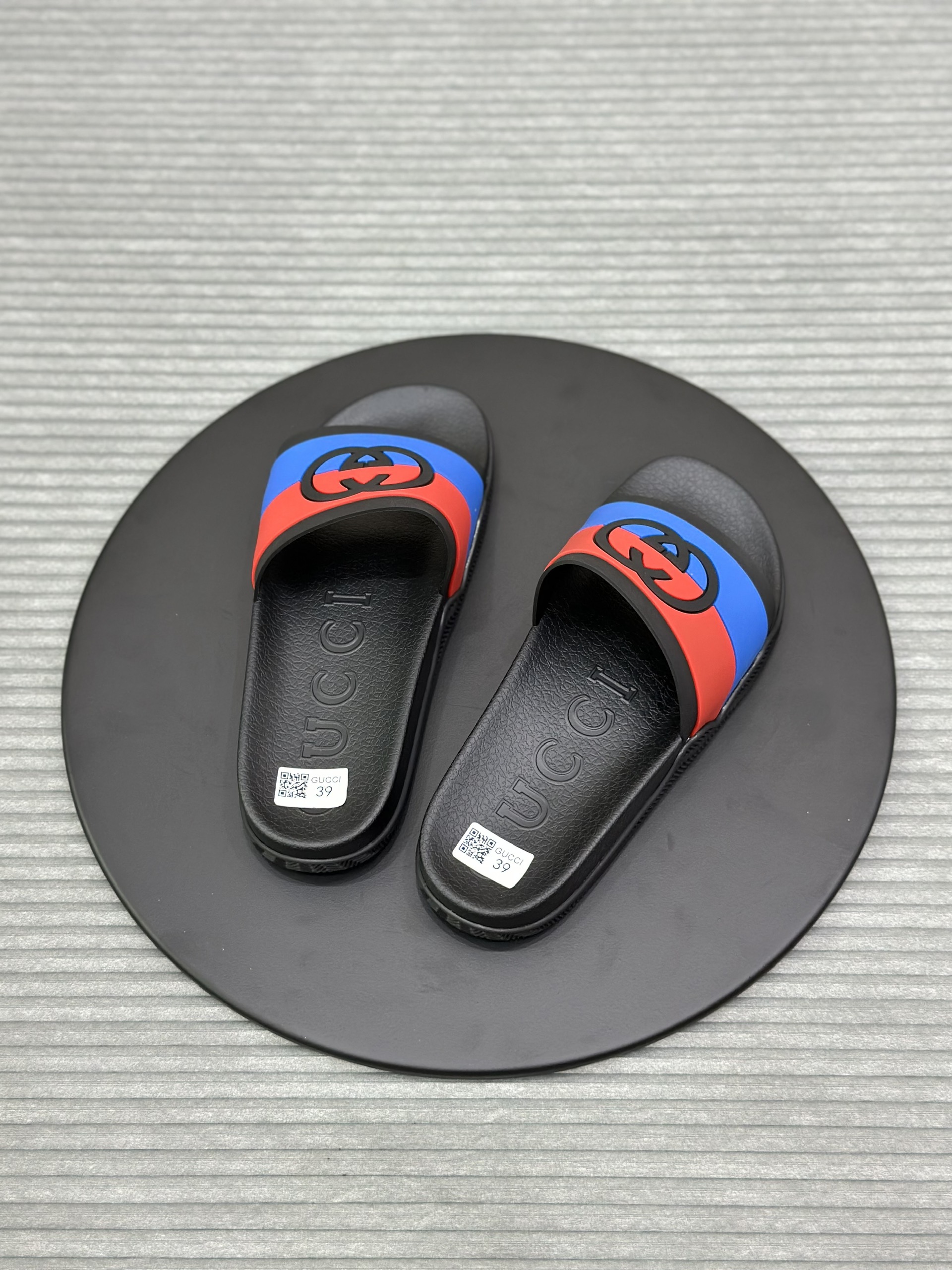 Dép lê quai ngang Gucci GC Đen logo chữ phối kẻ ngang Xanh Đỏ Like Auth VTN