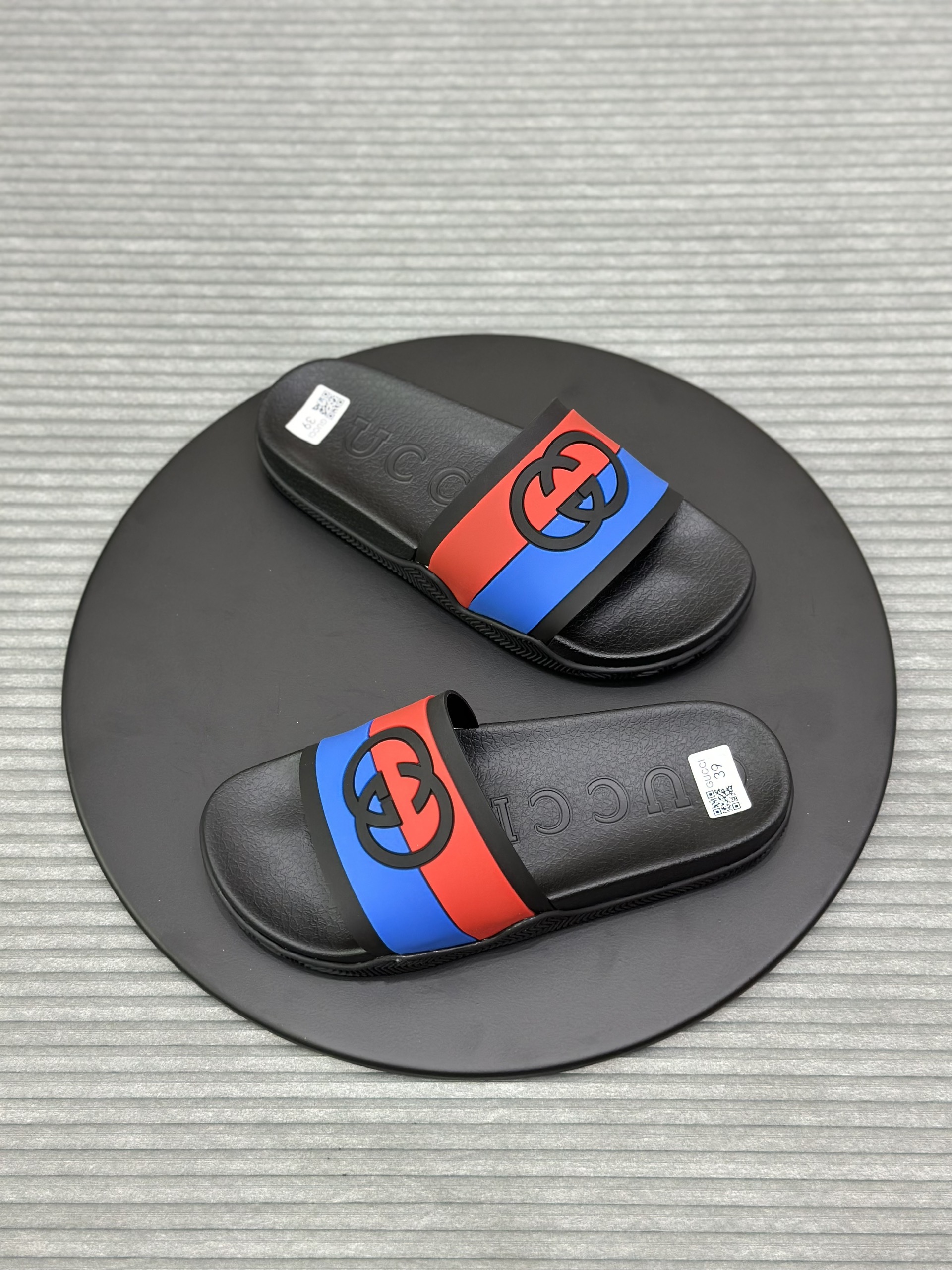 Dép lê quai ngang Gucci GC Đen logo chữ phối kẻ ngang Xanh Đỏ Like Auth VTN