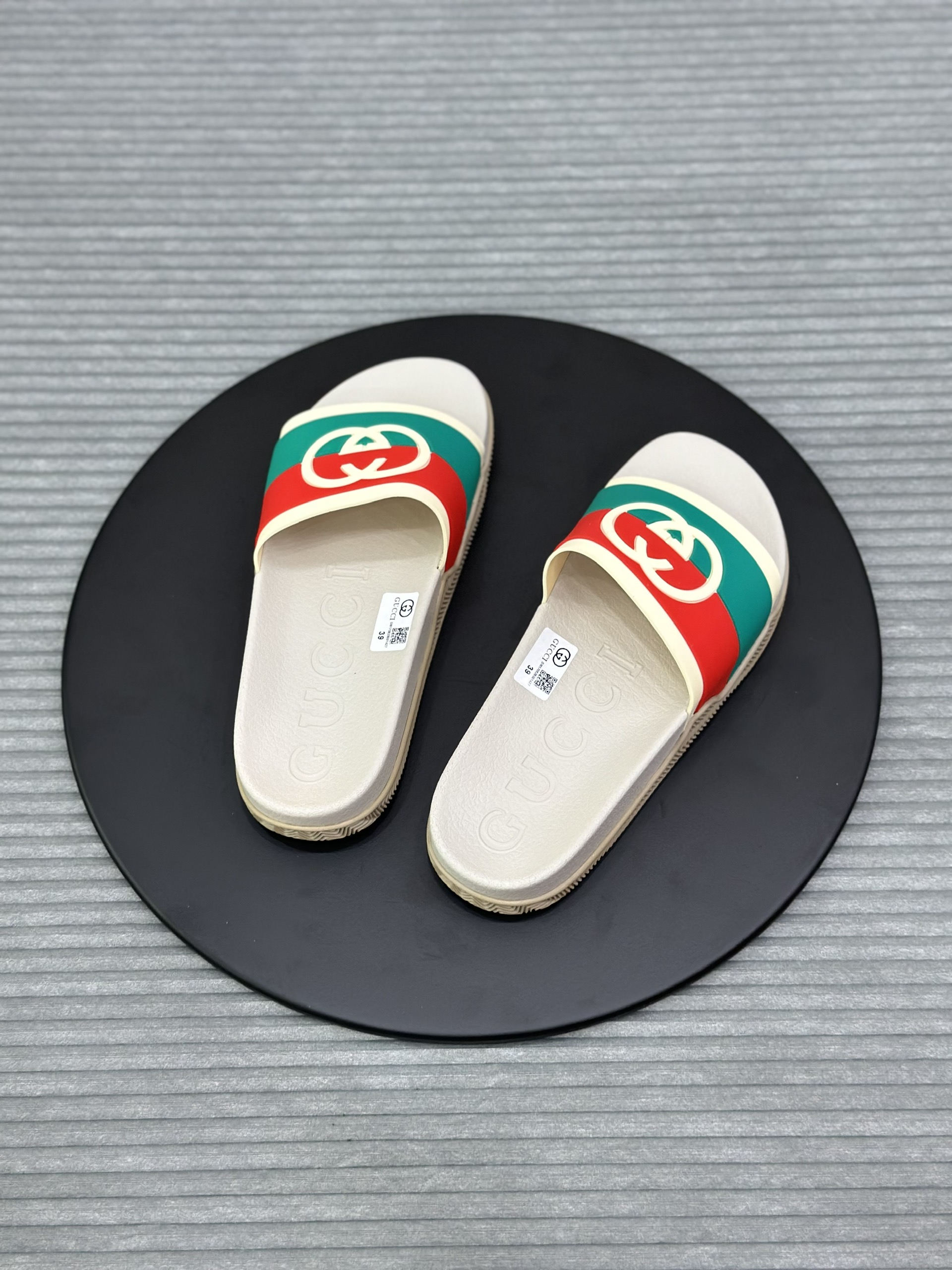 Dép lê quai ngang Gucci GC Be logo chữ phối kẻ ngang Xanh Đỏ Like Auth fullboxVTN