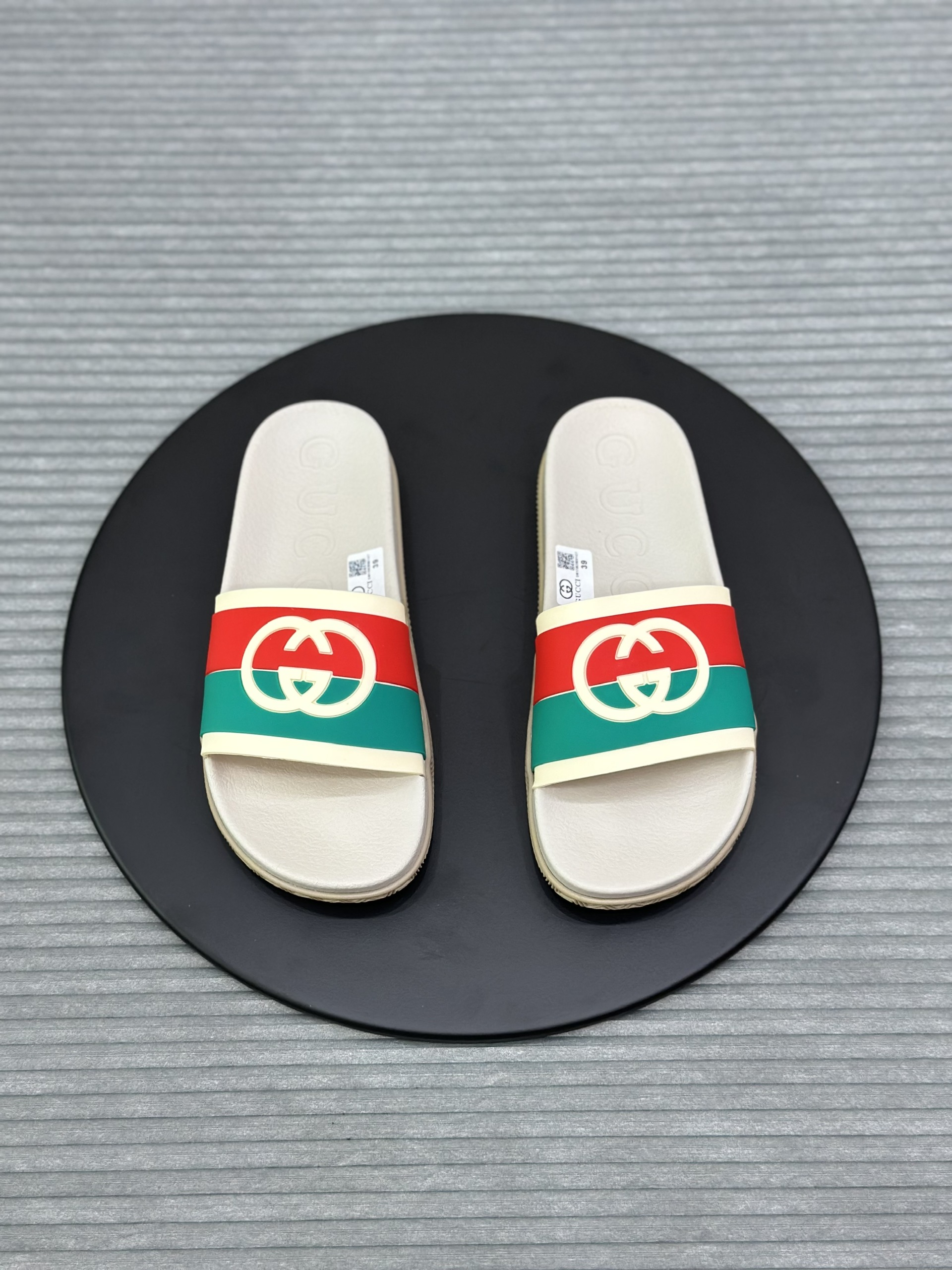 Dép lê quai ngang Gucci GC Be logo chữ phối kẻ ngang Xanh Đỏ Like Auth fullboxVTN