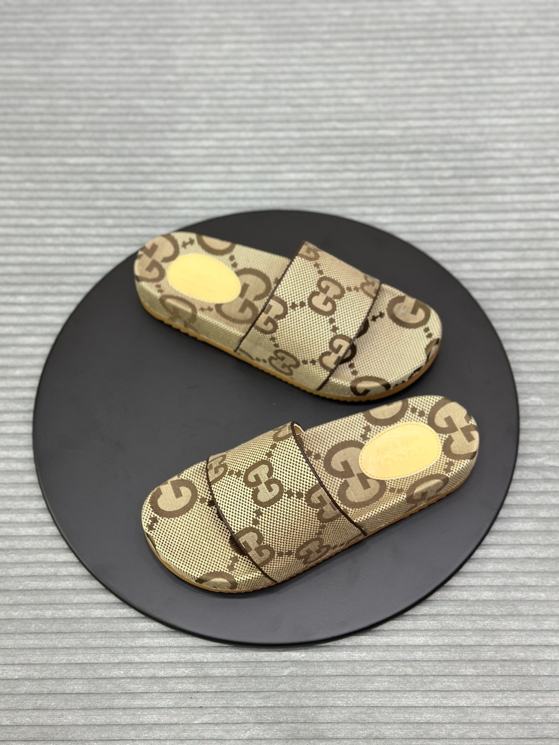 Dép lê quai ngang Gucci GC Nâu họa tiết logo full Like Auth fullbox VTN