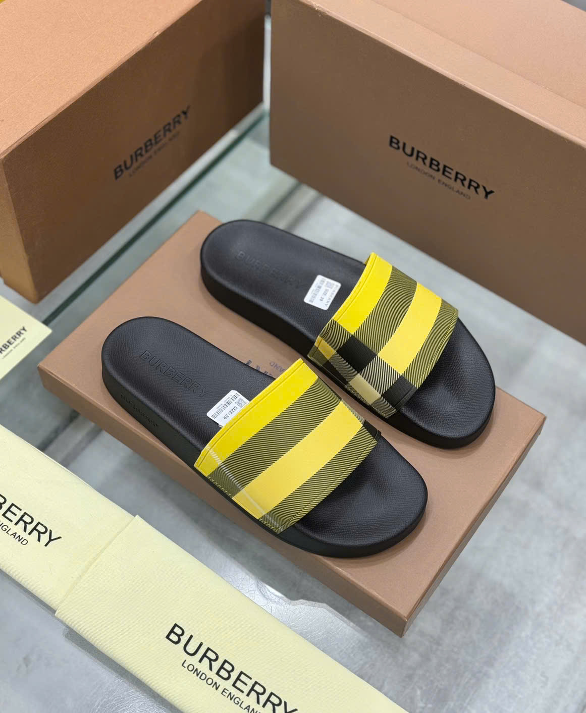 Dép lê quai ngang Burberry BBR Đen kẻ sọc Vàng Like Auth on web fullbox bill thẻ DDT