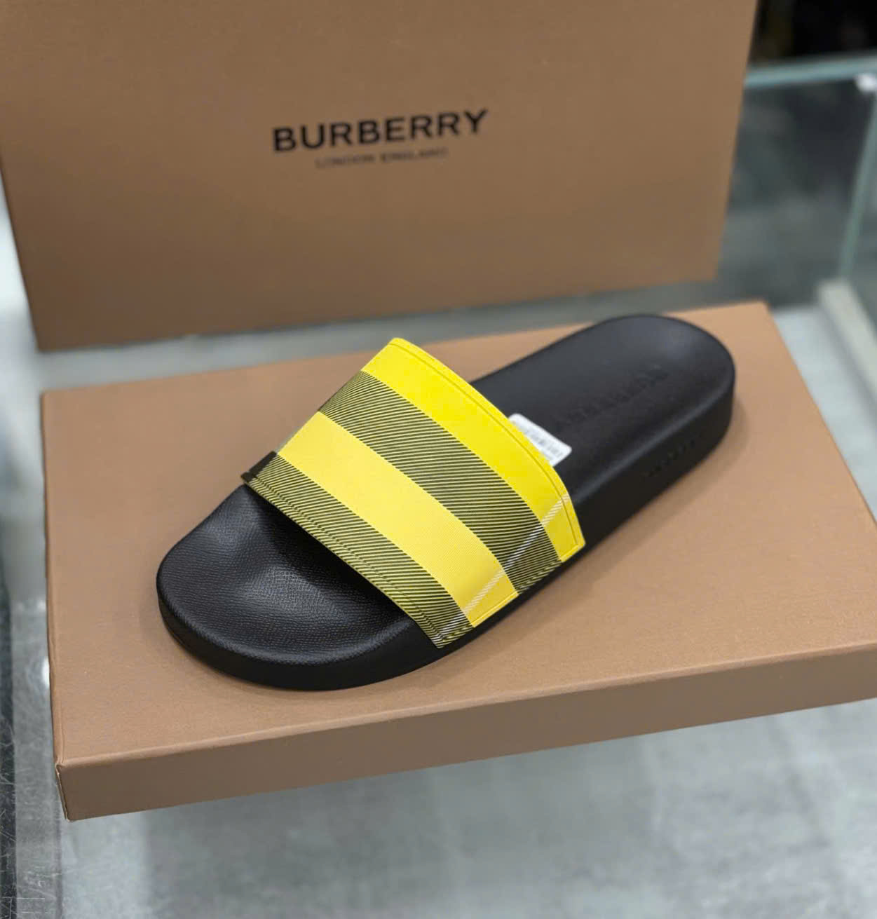 Dép lê quai ngang Burberry BBR Đen kẻ sọc Vàng Like Auth on web fullbox bill thẻ DDT