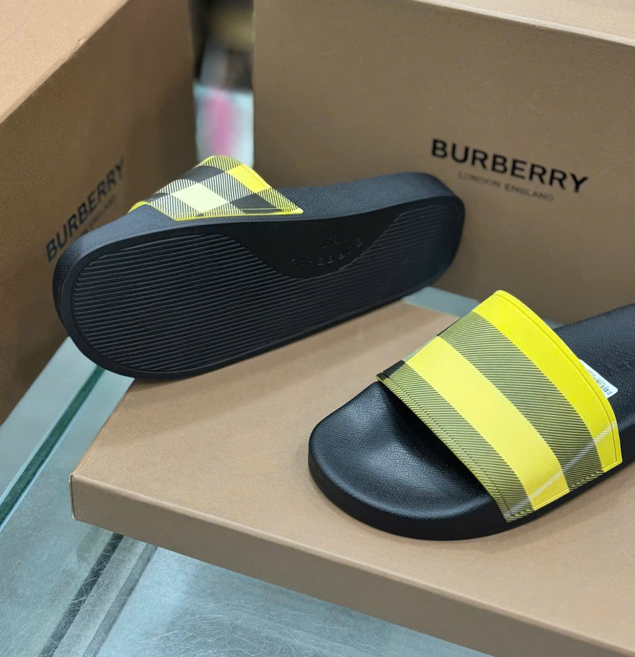 Dép lê quai ngang Burberry BBR Đen kẻ sọc Vàng Like Auth on web fullbox bill thẻ DDT