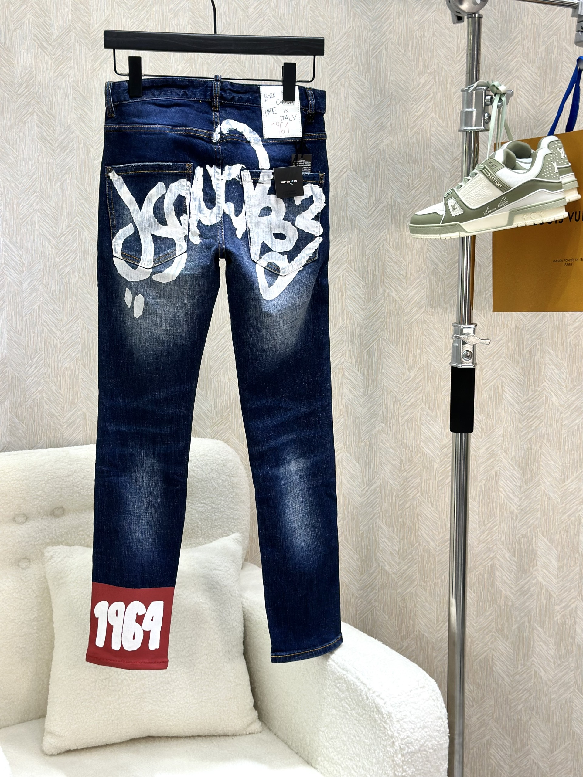 Quần jean Dsquared2 DSQ2 Xanh loang logo chữ sơn phối gấu Đỏ Like Auth VTN