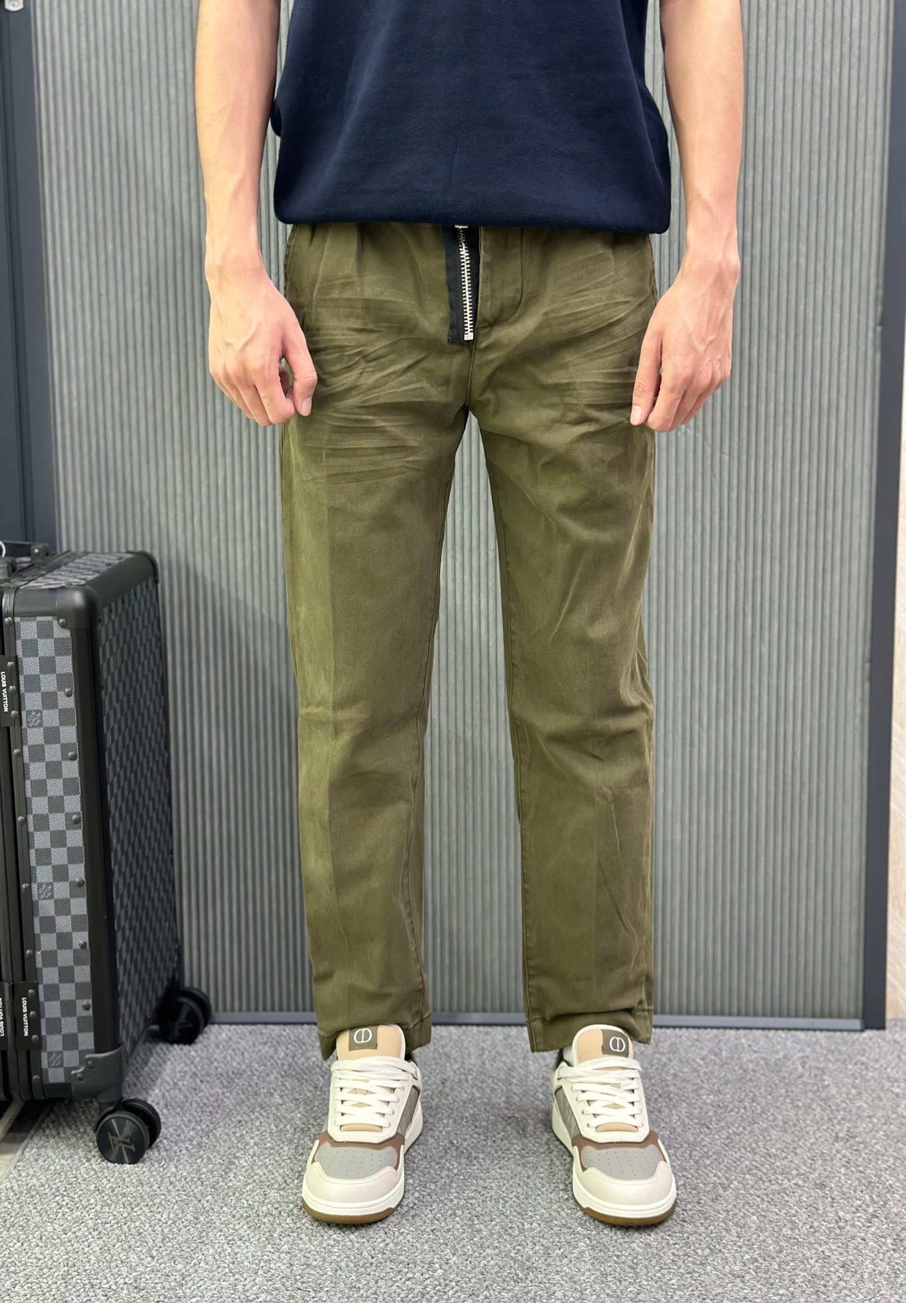 Quần dài kaki Dsquared2 DSQ2 Xanh rêu khóa lệch Like Auth VTN