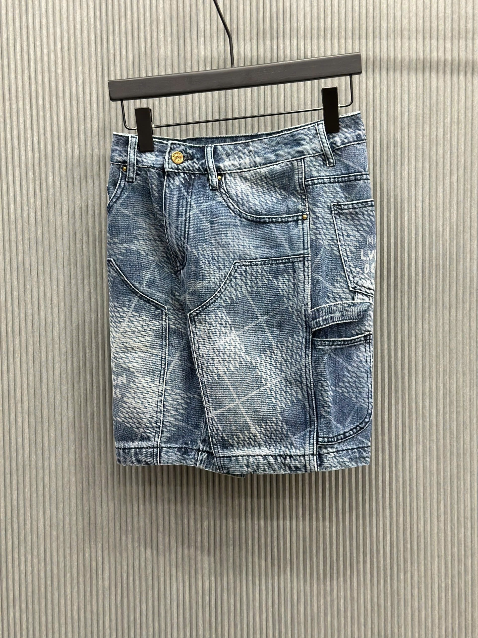 Quần short jean Louis Vuitton LV Xanh loang họa tiết kẻ ô Trắng full Like Auth VTN