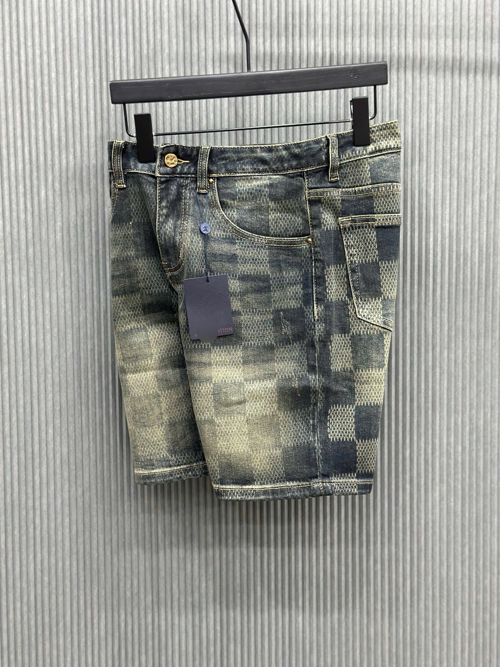 Quần short jean Louis Vuitton LV Xanh rêu loang họa tiết caro full Like Auth VTN
