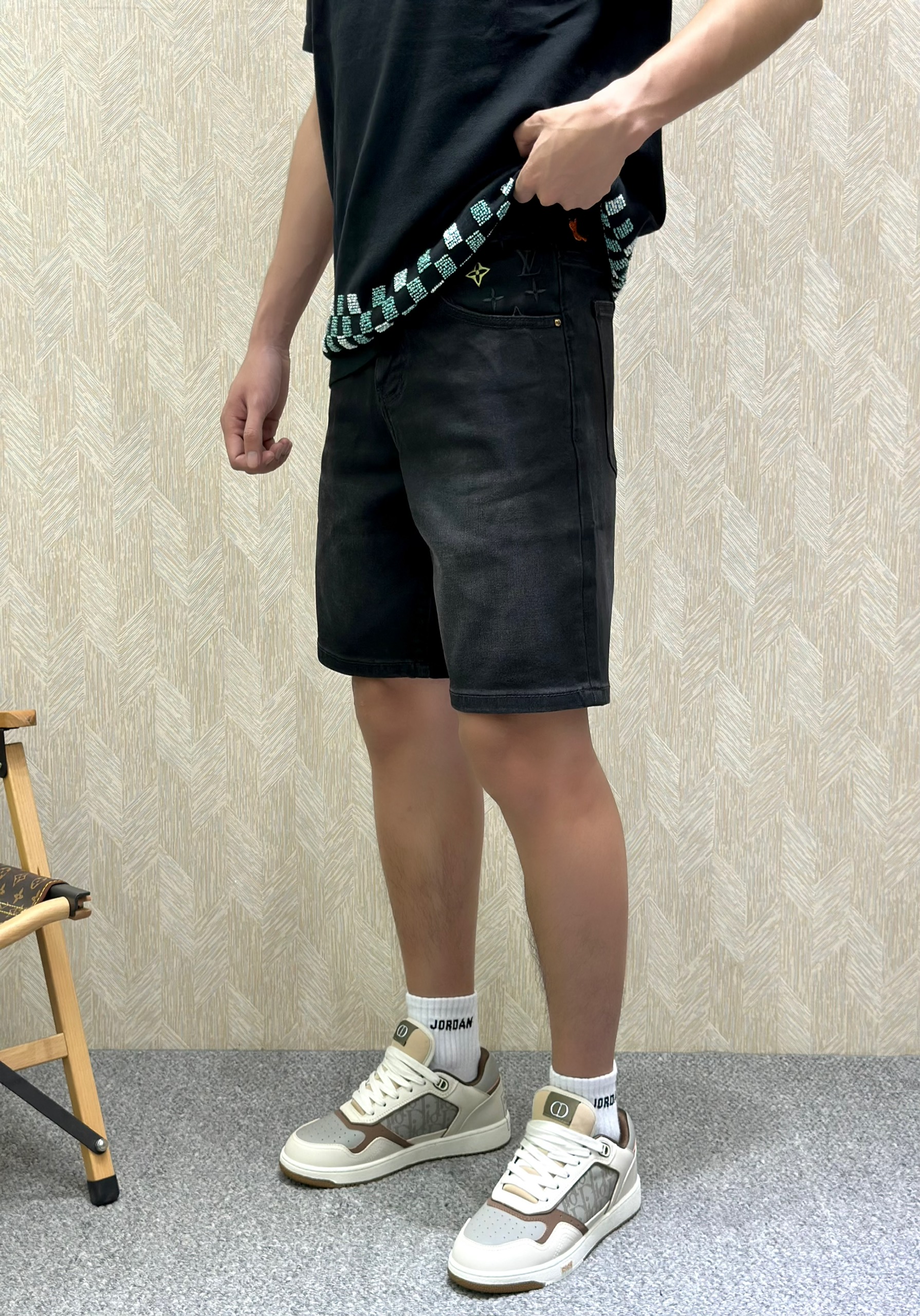 Quần short jean Louis Vuitton LV Đen họa tiết hoa vân logo thêu cạp túi Like Auth VTN
