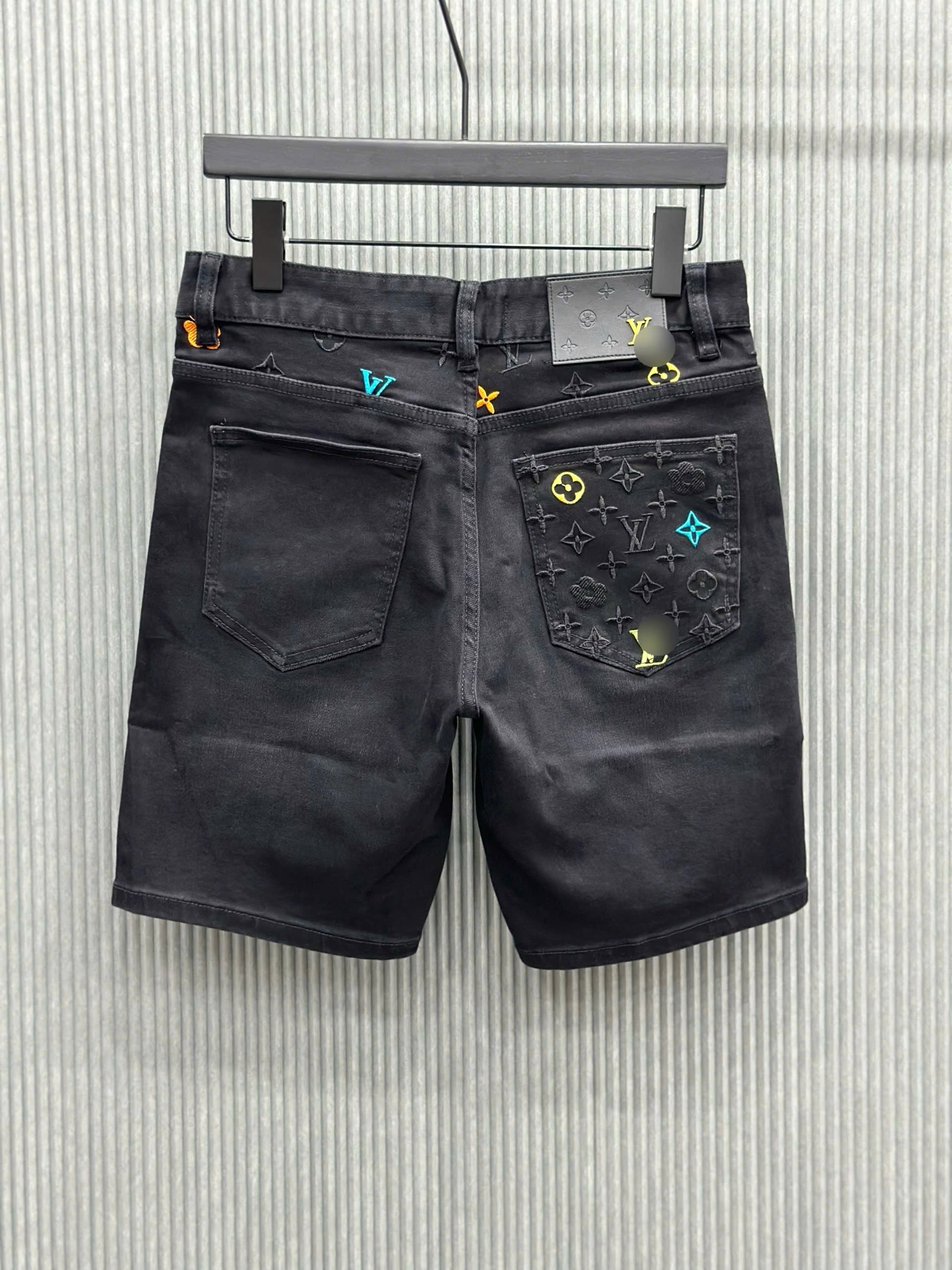 Quần short jean Louis Vuitton LV Đen họa tiết hoa vân logo thêu cạp túi Like Auth VTN