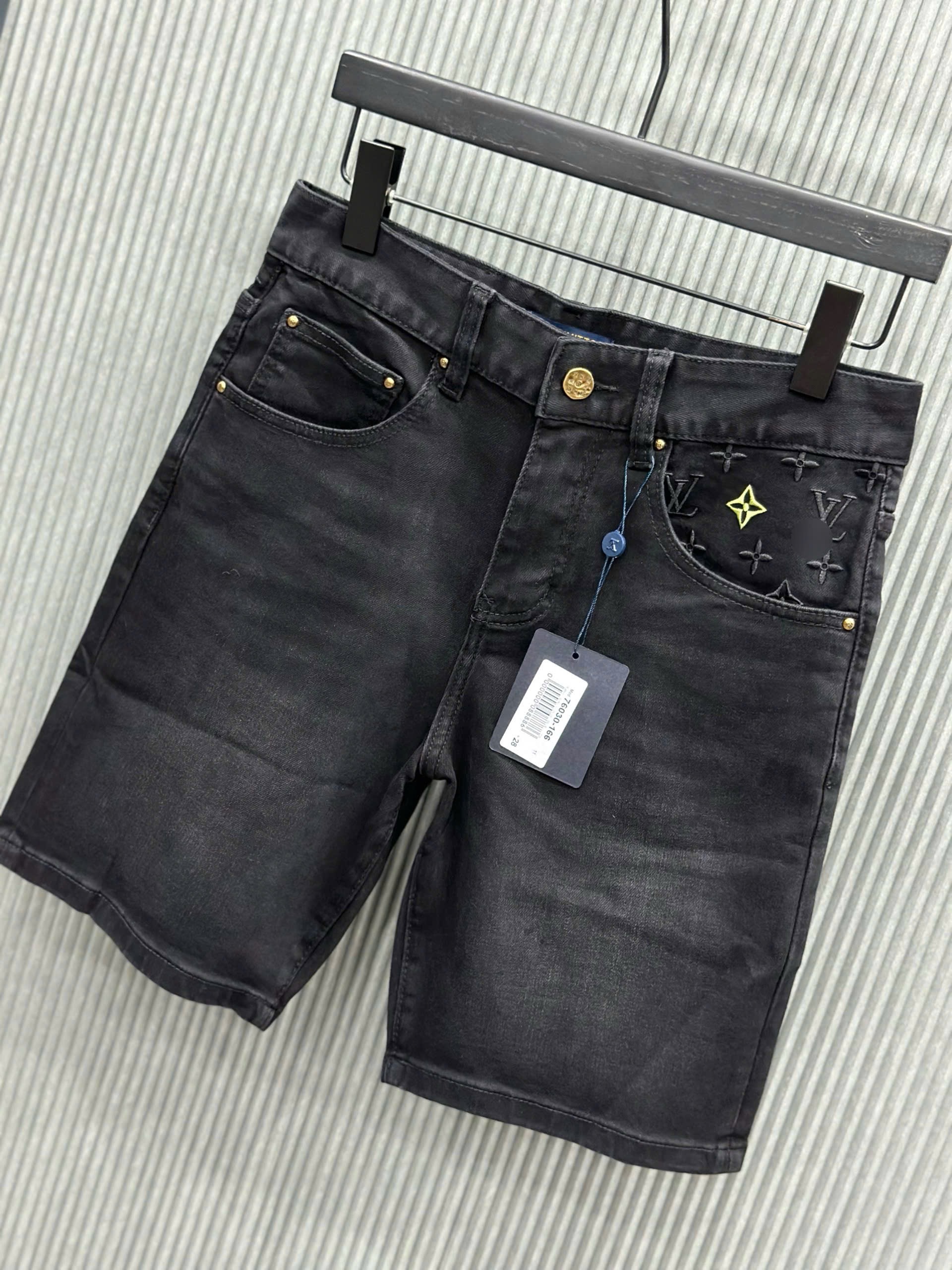 Quần short jean Louis Vuitton LV Đen họa tiết hoa vân logo thêu cạp túi Like Auth VTN
