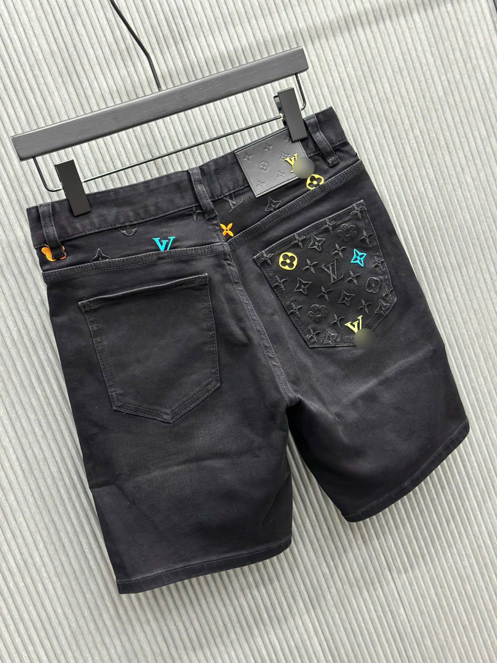 Quần short jean Louis Vuitton LV Đen họa tiết hoa vân logo thêu cạp túi Like Auth VTN