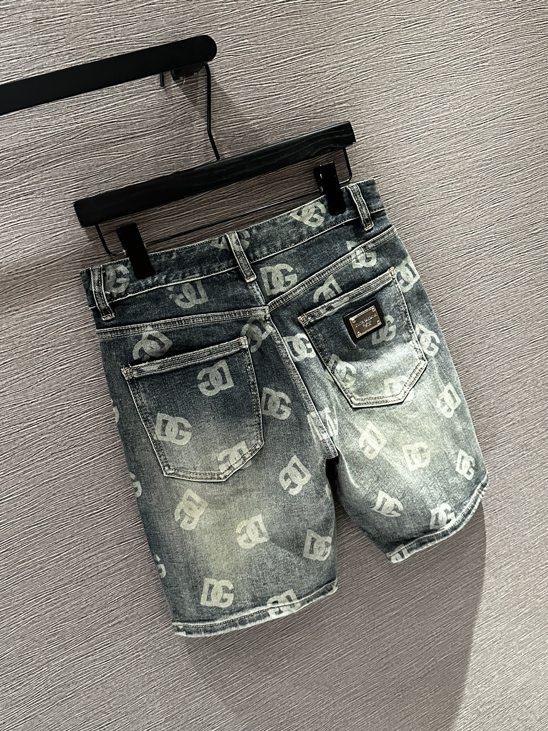 Quần short jean Dolce Gabbana DG Xanh loang họa tiết logo chữ Trắng full Like Auth VTN