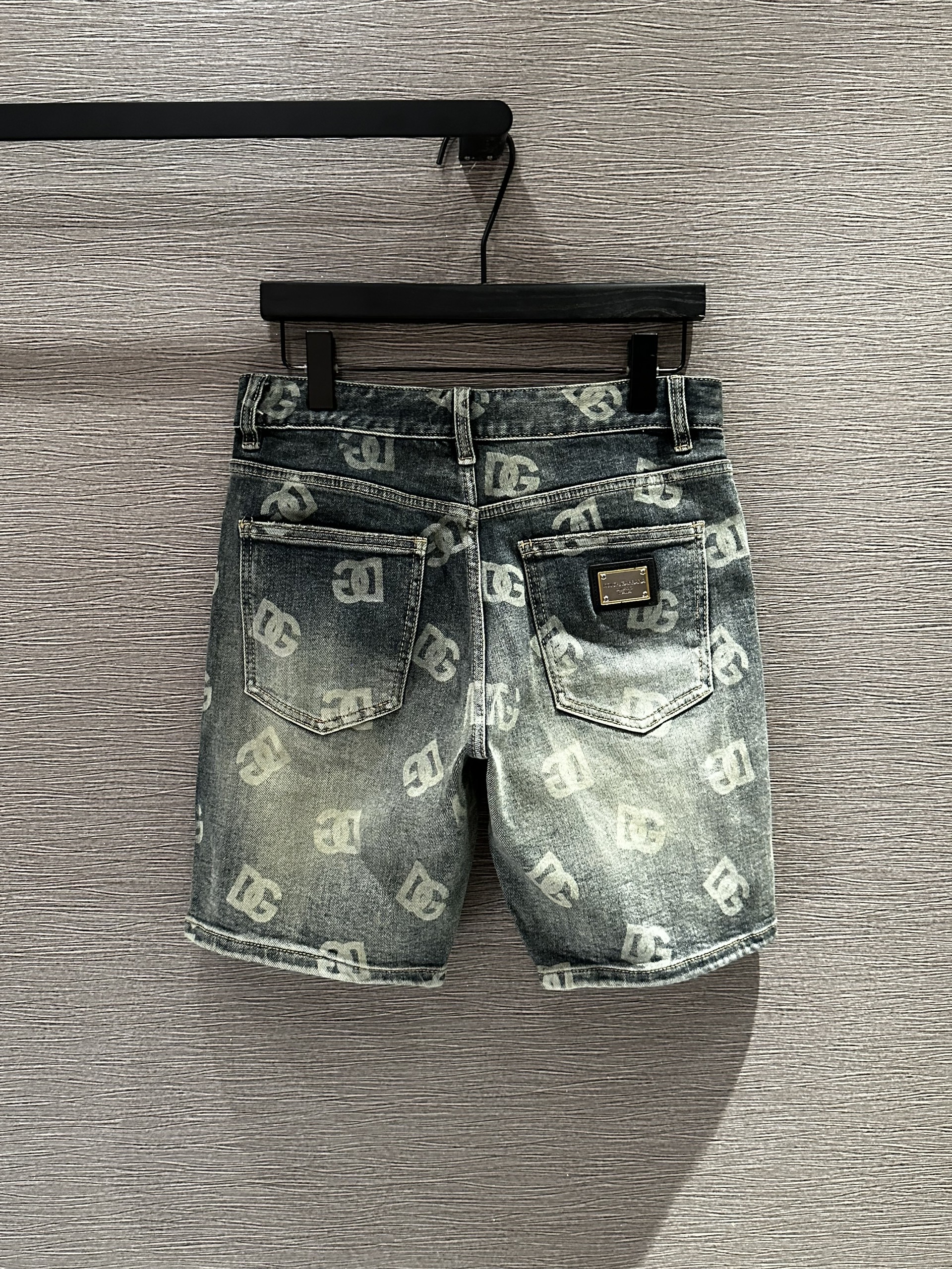 Quần short jean Dolce Gabbana DG Xanh loang họa tiết logo chữ Trắng full Like Auth VTN