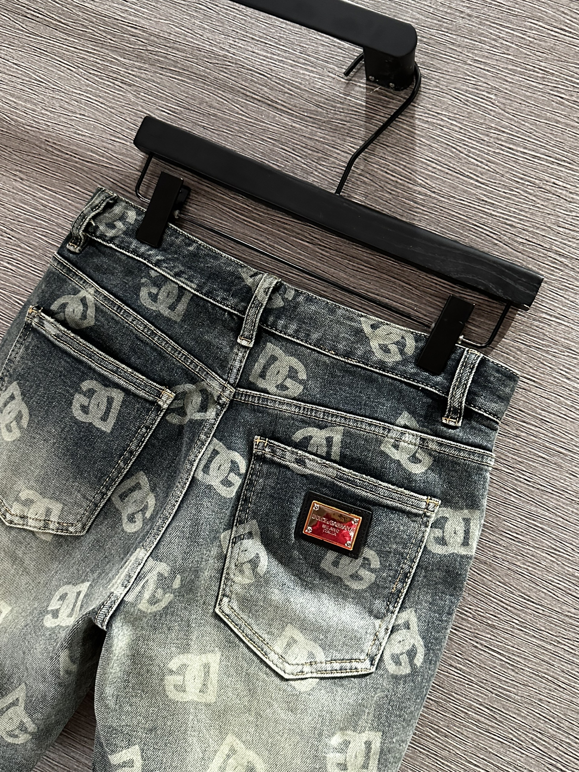 Quần short jean Dolce Gabbana DG Xanh loang họa tiết logo chữ Trắng full Like Auth VTN