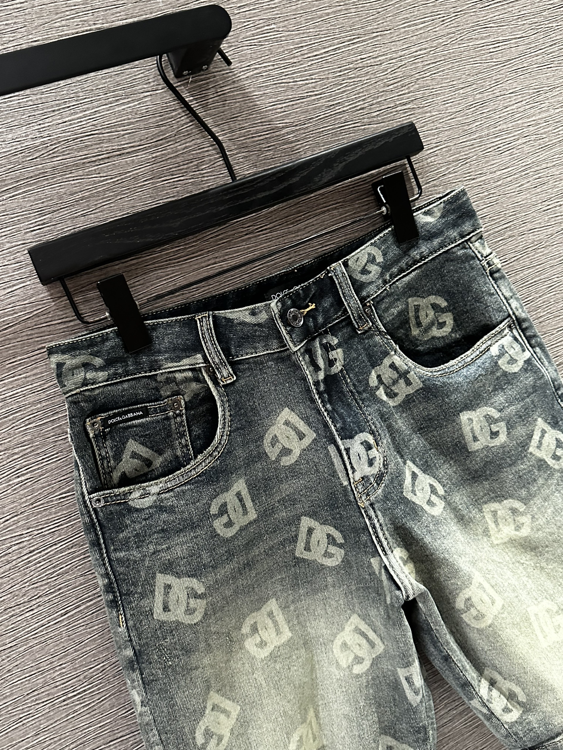 Quần short jean Dolce Gabbana DG Xanh loang họa tiết logo chữ Trắng full Like Auth VTN