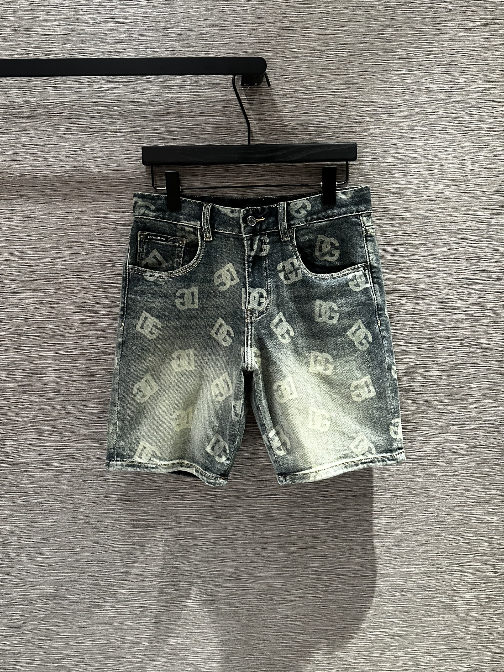 Quần short jean Dolce Gabbana DG Xanh loang họa tiết logo chữ Trắng full Like Auth VTN