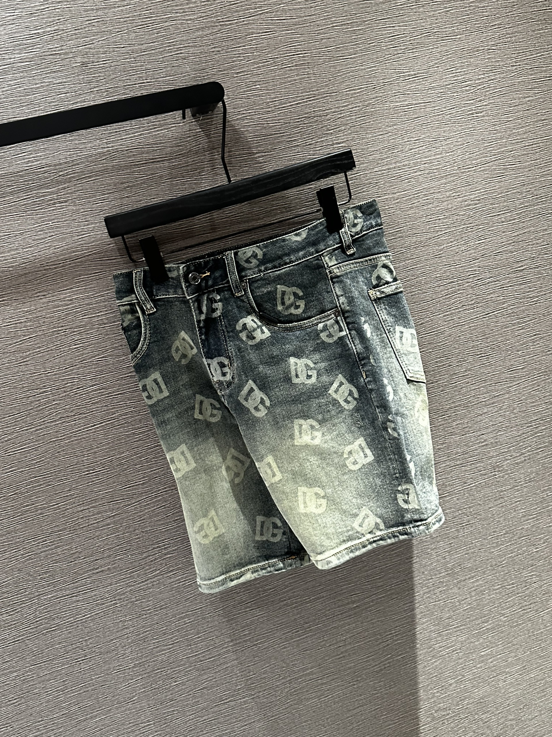 Quần short jean Dolce Gabbana DG Xanh loang họa tiết logo chữ Trắng full Like Auth VTN