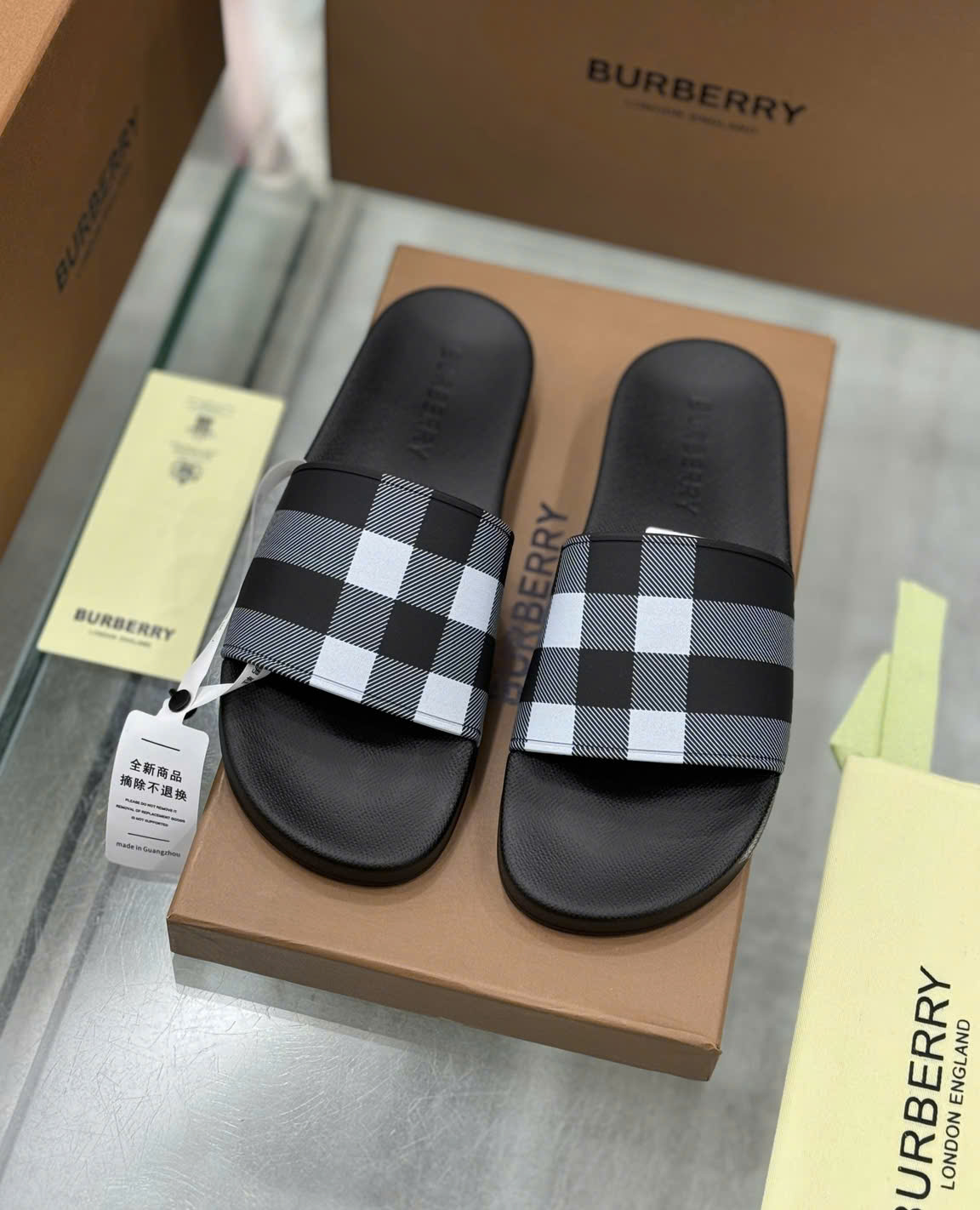 Dép lê quai ngang Burberry BBR Đen kẻ sọc Trắng basic Like Auth on web fullbox bill thẻ DDT