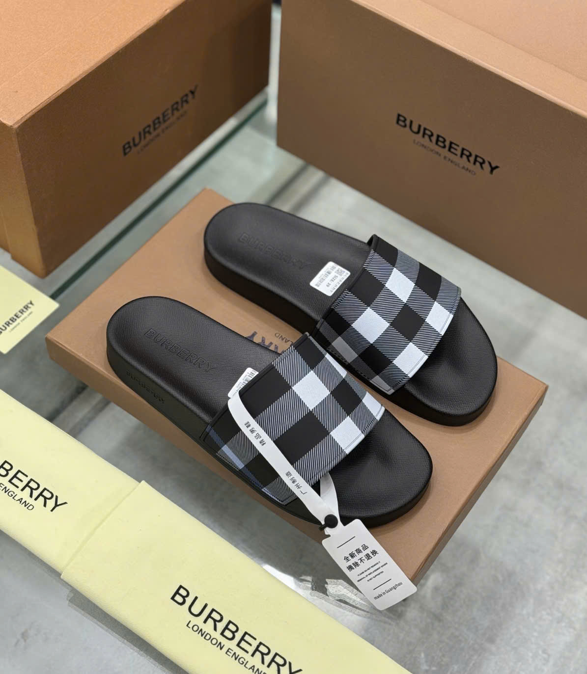 Dép lê quai ngang Burberry BBR Đen kẻ sọc Trắng basic Like Auth on web fullbox bill thẻ DDT
