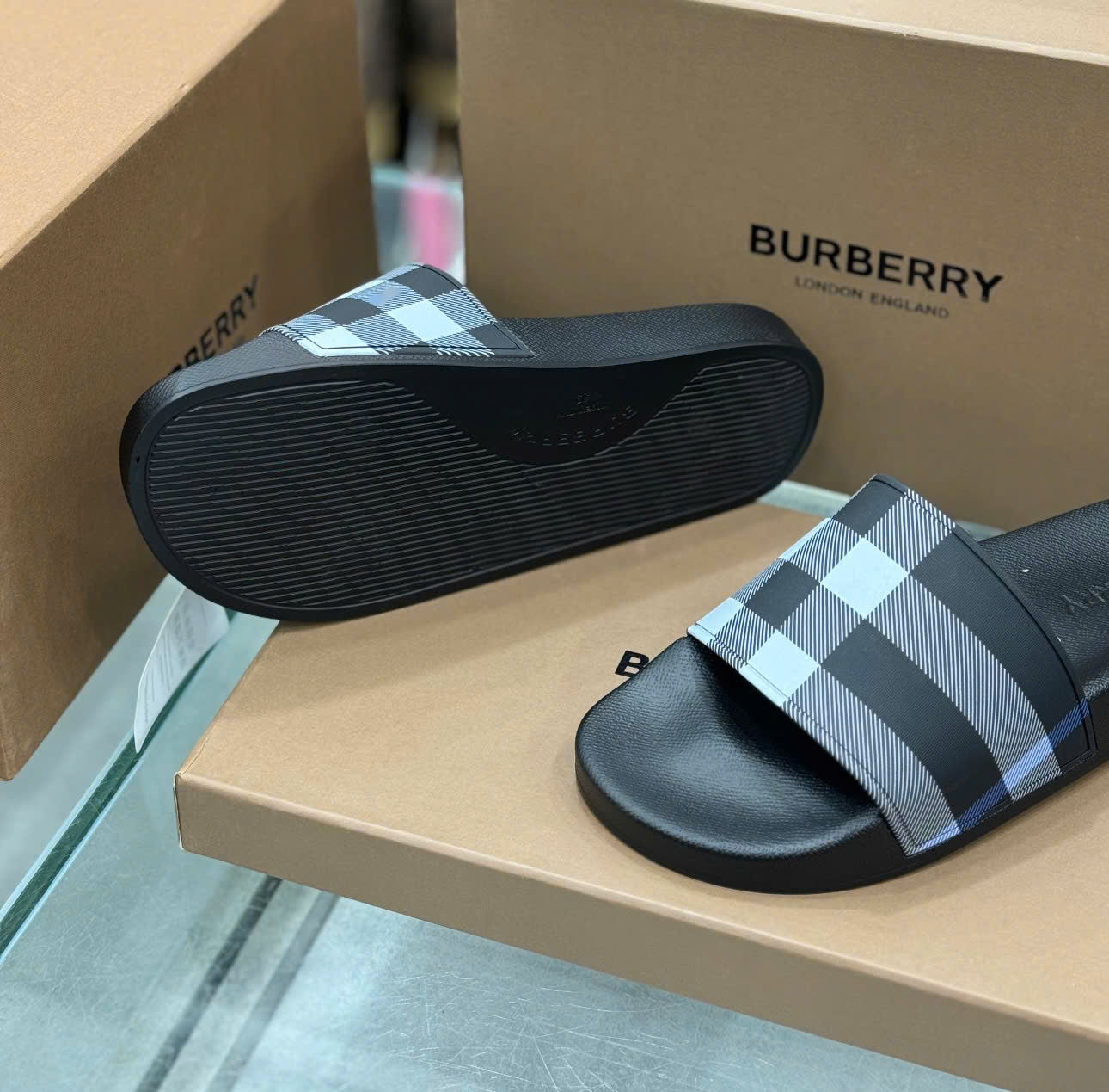 Dép lê quai ngang Burberry BBR Đen kẻ sọc Trắng basic Like Auth on web fullbox bill thẻ DDT