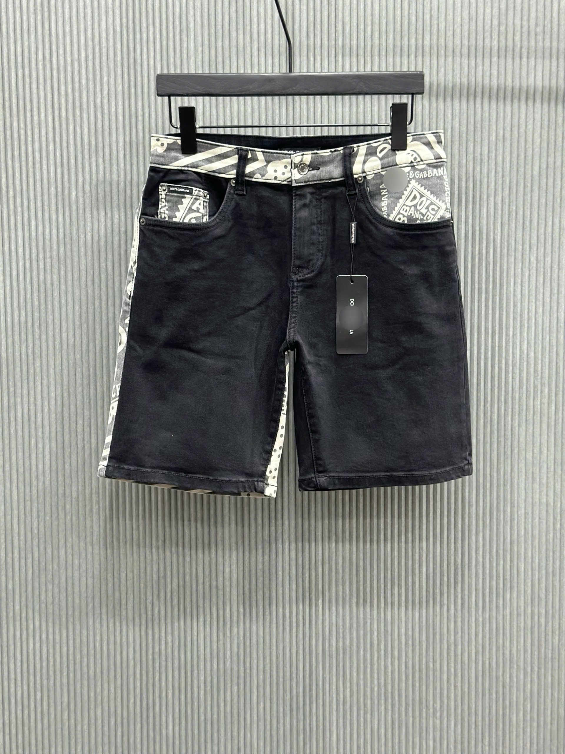 Quần short jean Dolce Gabbana DG Đen phối họa tiết thổ cẩm Trắng VTN