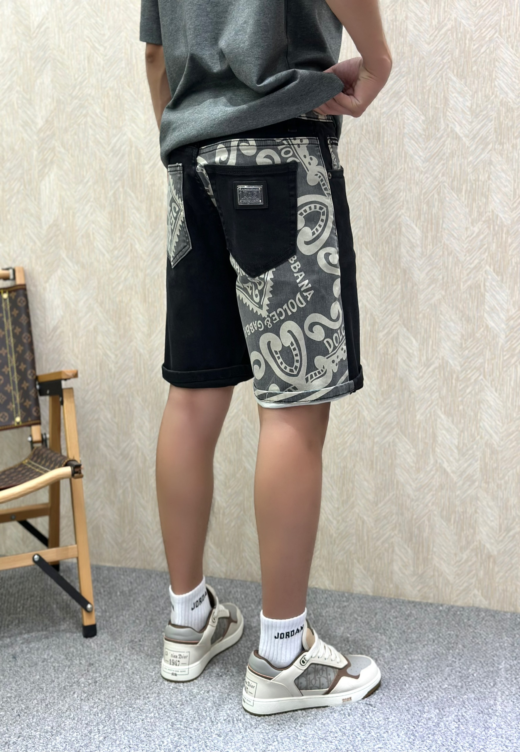 Quần short jean Dolce Gabbana DG Đen phối họa tiết thổ cẩm Trắng VTN