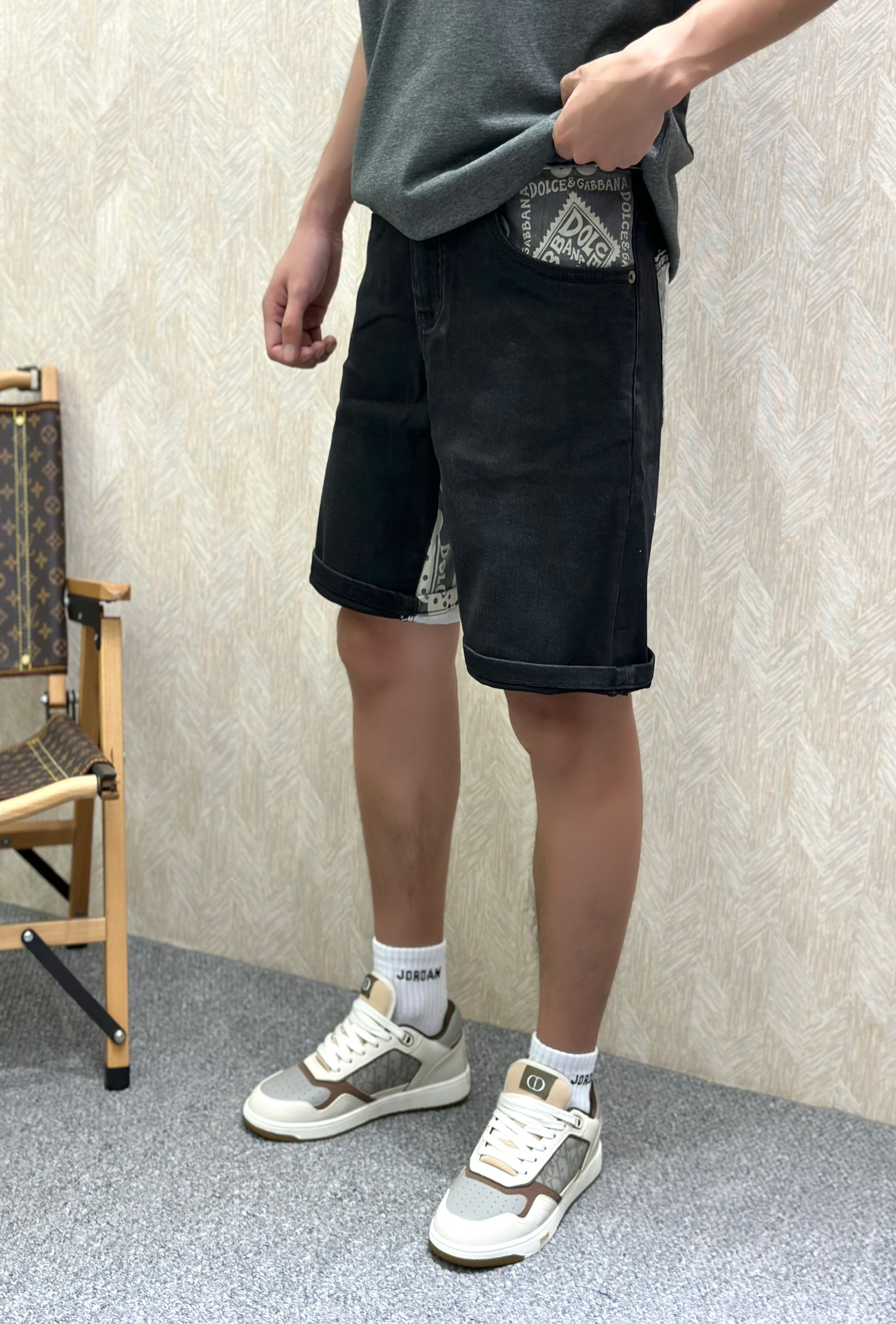 Quần short jean Dolce Gabbana DG Đen phối họa tiết thổ cẩm Trắng VTN