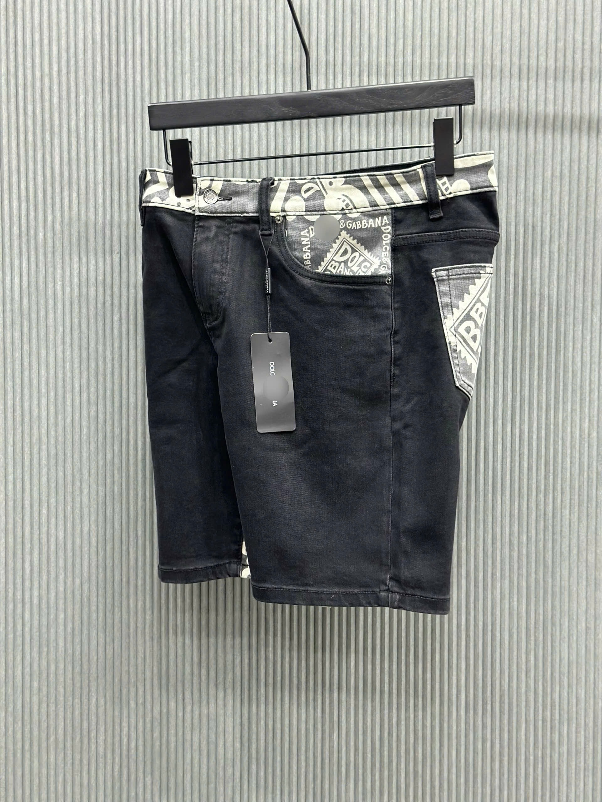 Quần short jean Dolce Gabbana DG Đen phối họa tiết thổ cẩm Trắng VTN