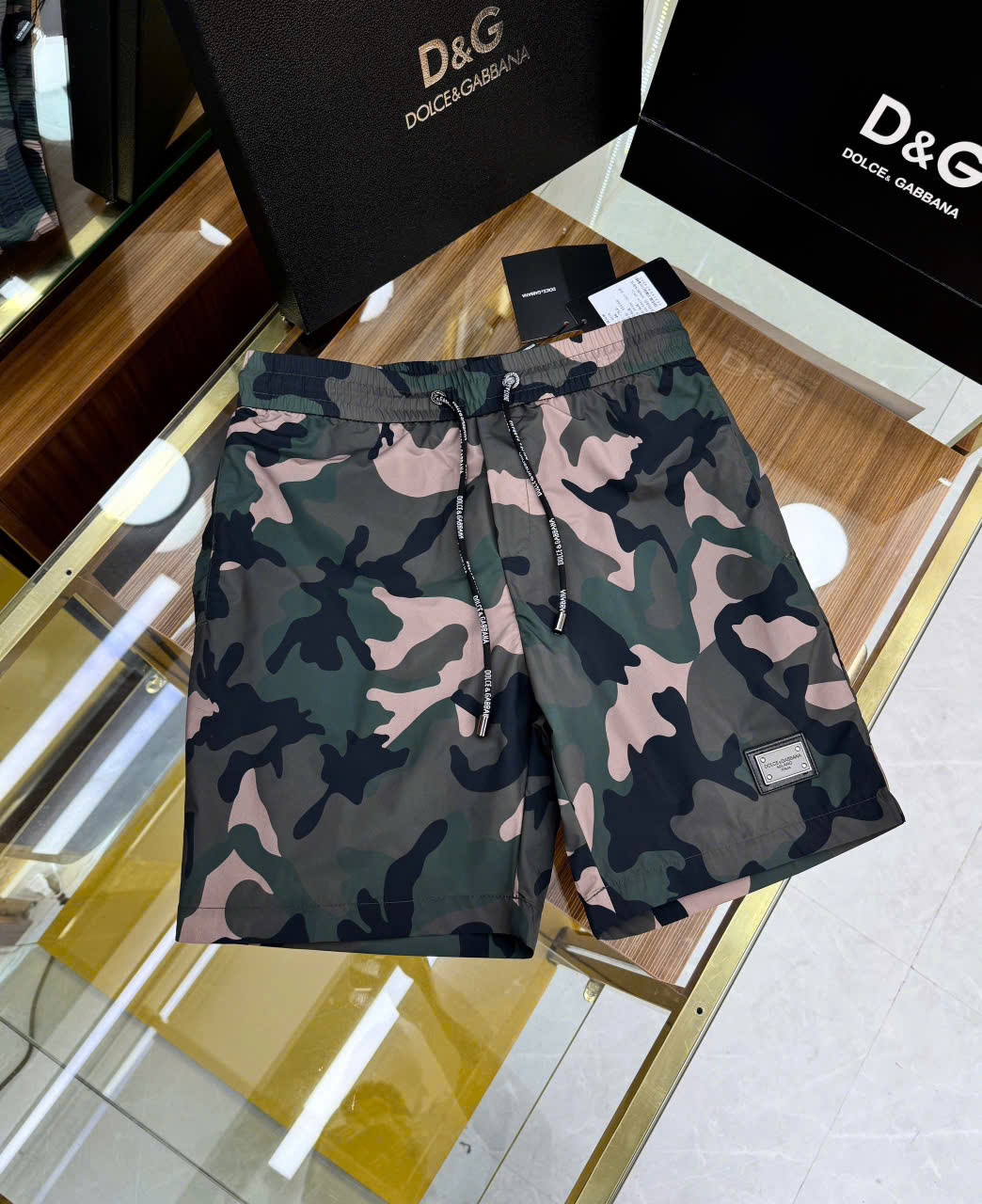 Quần short gió Dolce Gabbana DG Xanh rêu họa tiết dằn di Like Auth LK