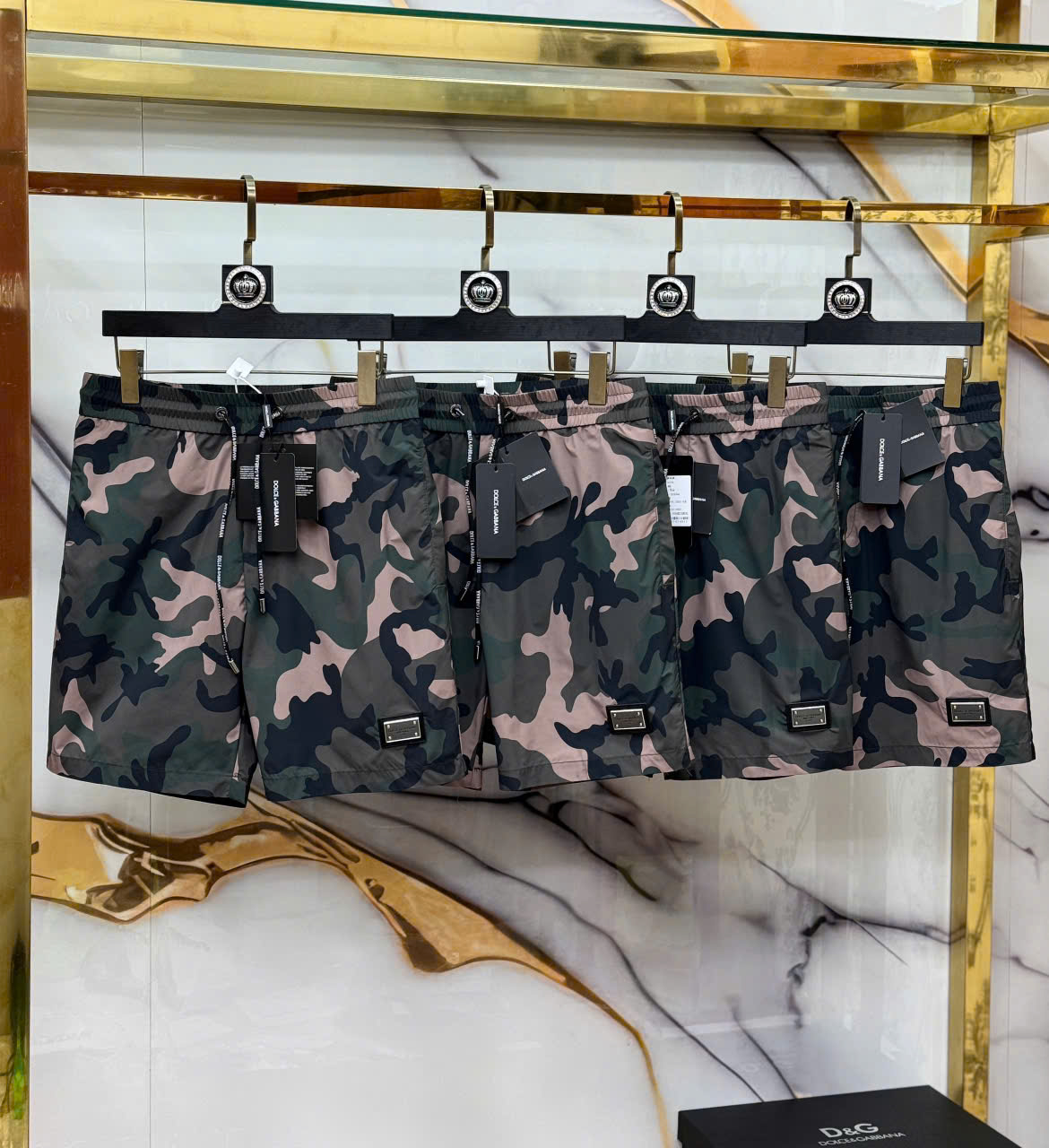Quần short gió Dolce Gabbana DG Xanh rêu họa tiết dằn di Like Auth LK