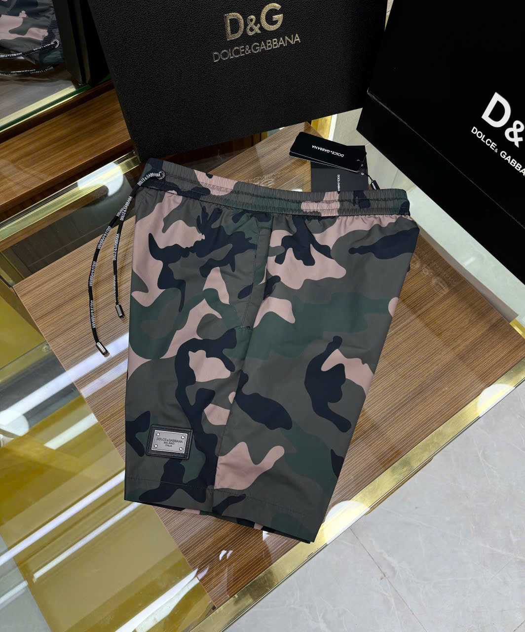 Quần short gió Dolce Gabbana DG Xanh rêu họa tiết dằn di Like Auth LK