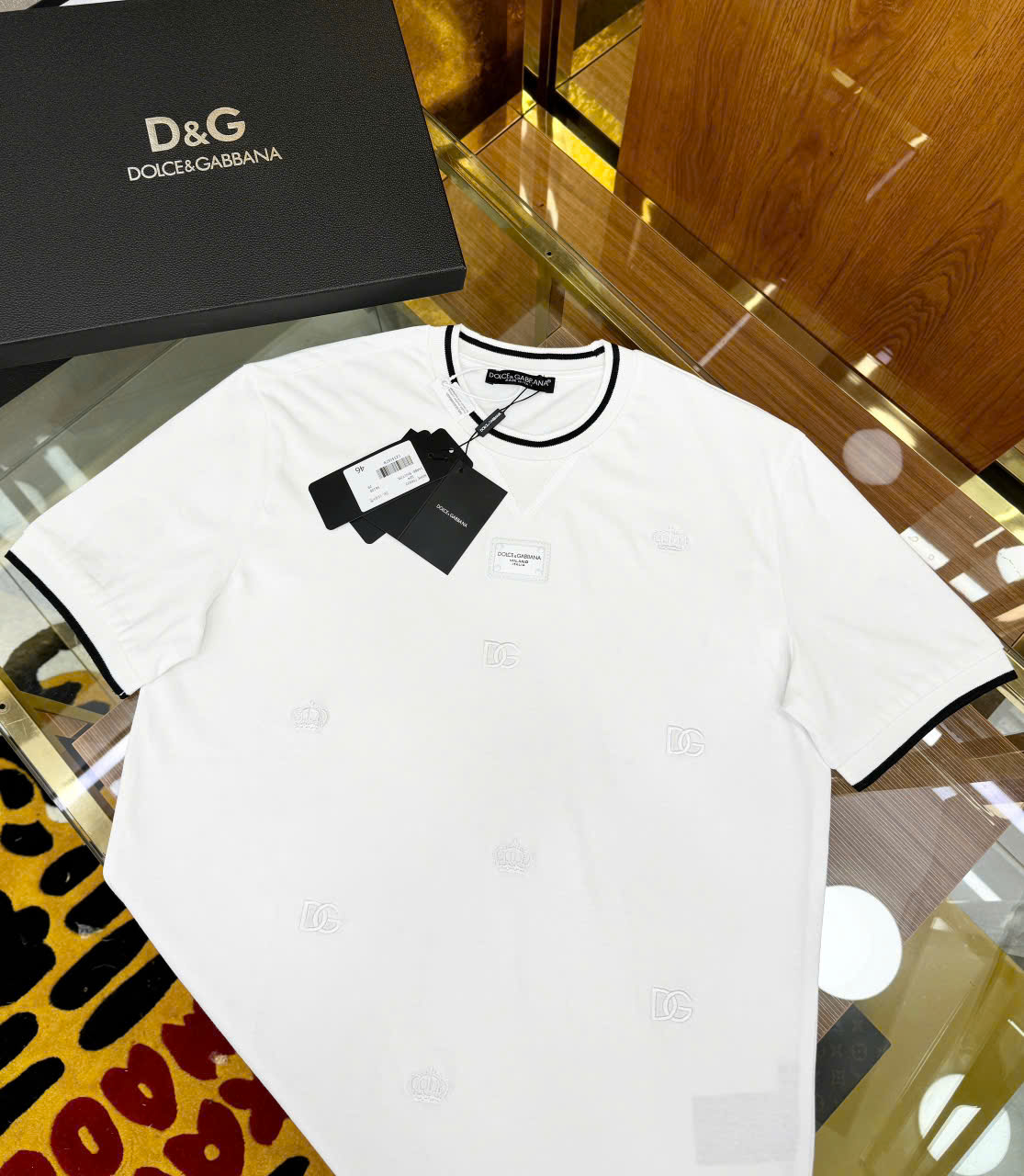 Áo phông T-shirt Dolce Gabbana DG họa tiết thêu logo tag thêu ngực kẻ viền cổ tay Like Auth LK