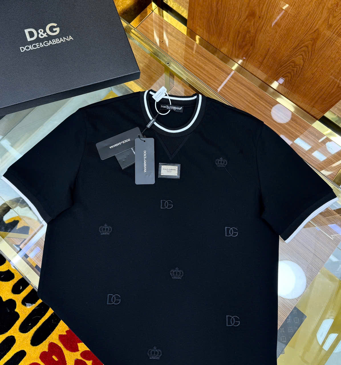 Áo phông T-shirt Dolce Gabbana DG họa tiết thêu logo tag thêu ngực kẻ viền cổ tay Like Auth LK