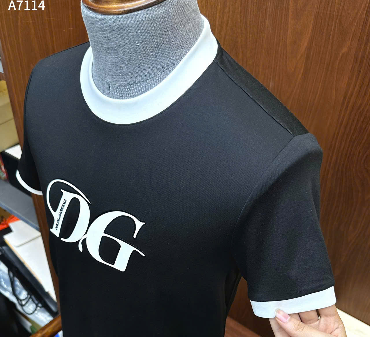 Áo phông T-shirt Dolce Gabbana DG logo chữ ngực viền cổ tay Like Auth LK