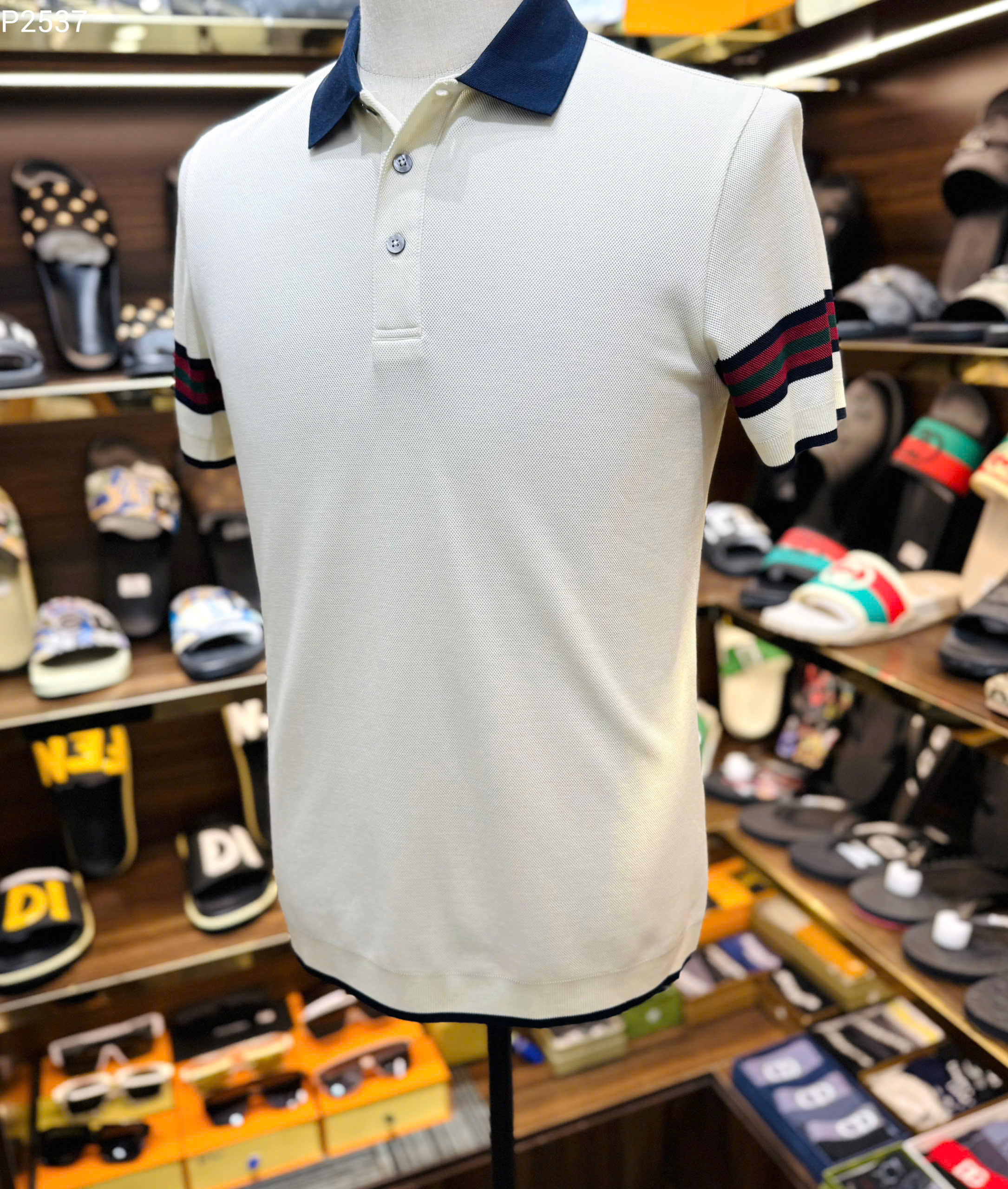 Áo polo Gucci GC Trắng phối cổ kẻ sọc màu tay Like Auth MK