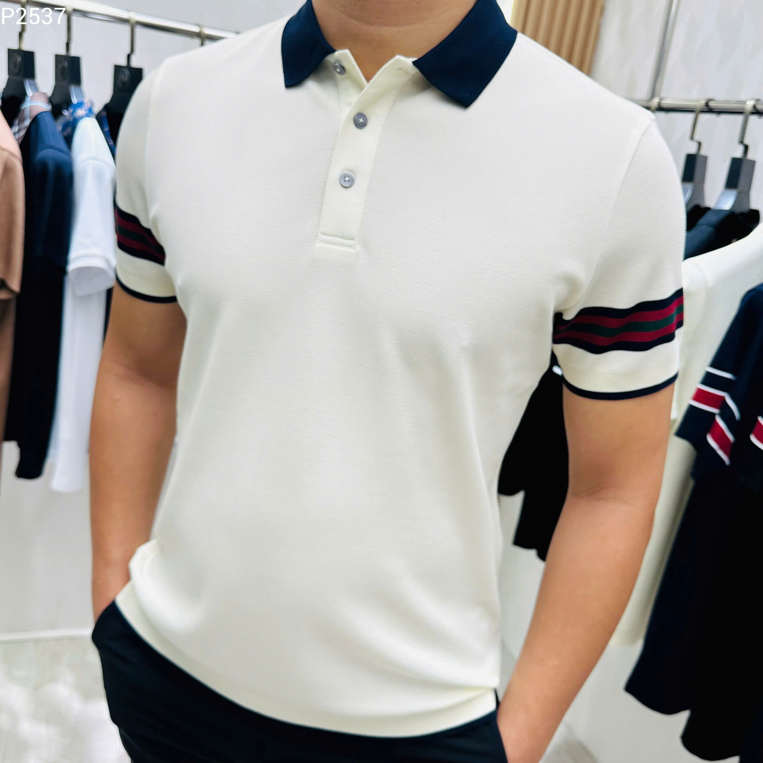 Áo polo Gucci GC Trắng phối cổ kẻ sọc màu tay Like Auth MK