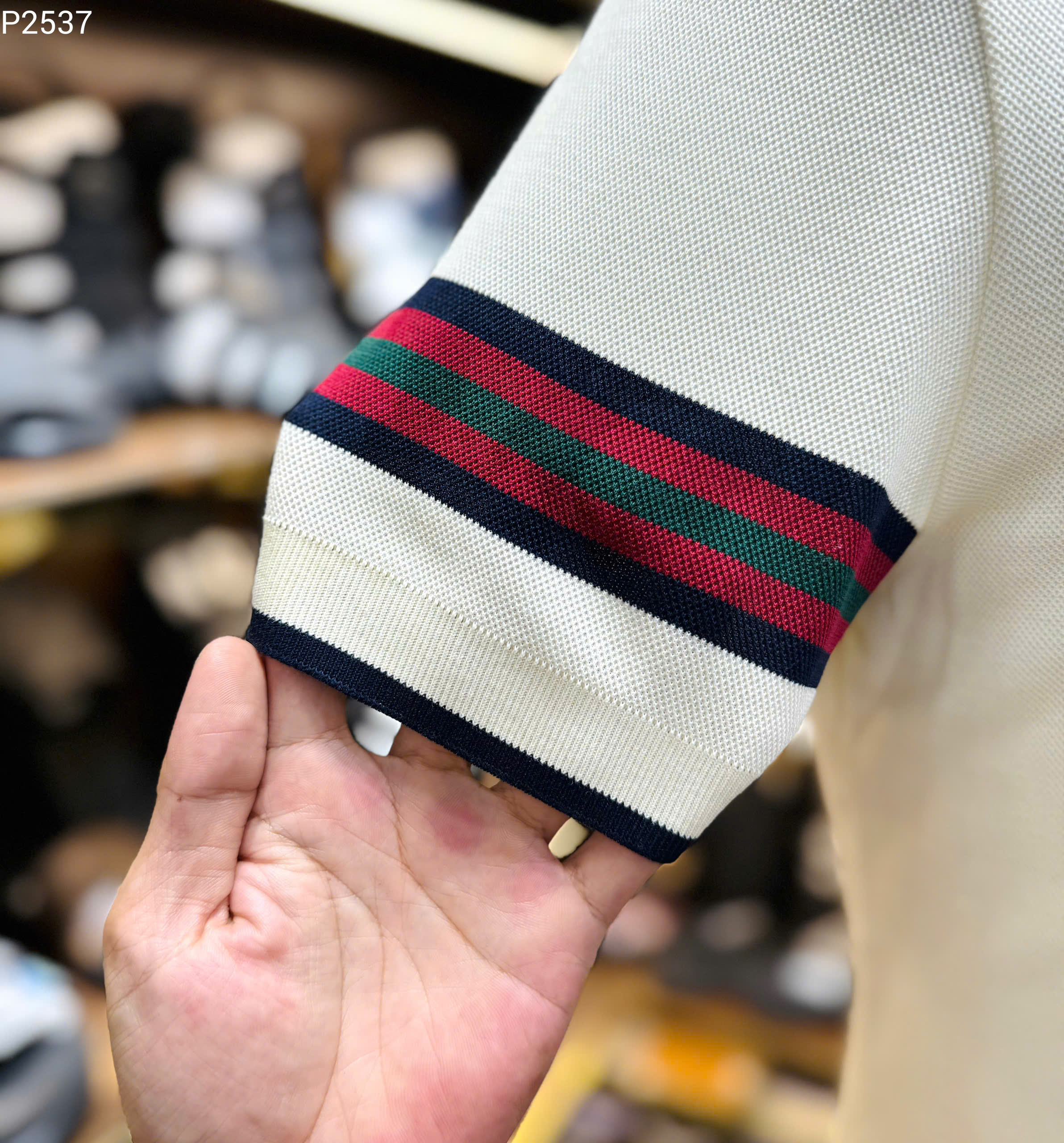 Áo polo Gucci GC Trắng phối cổ kẻ sọc màu tay Like Auth MK
