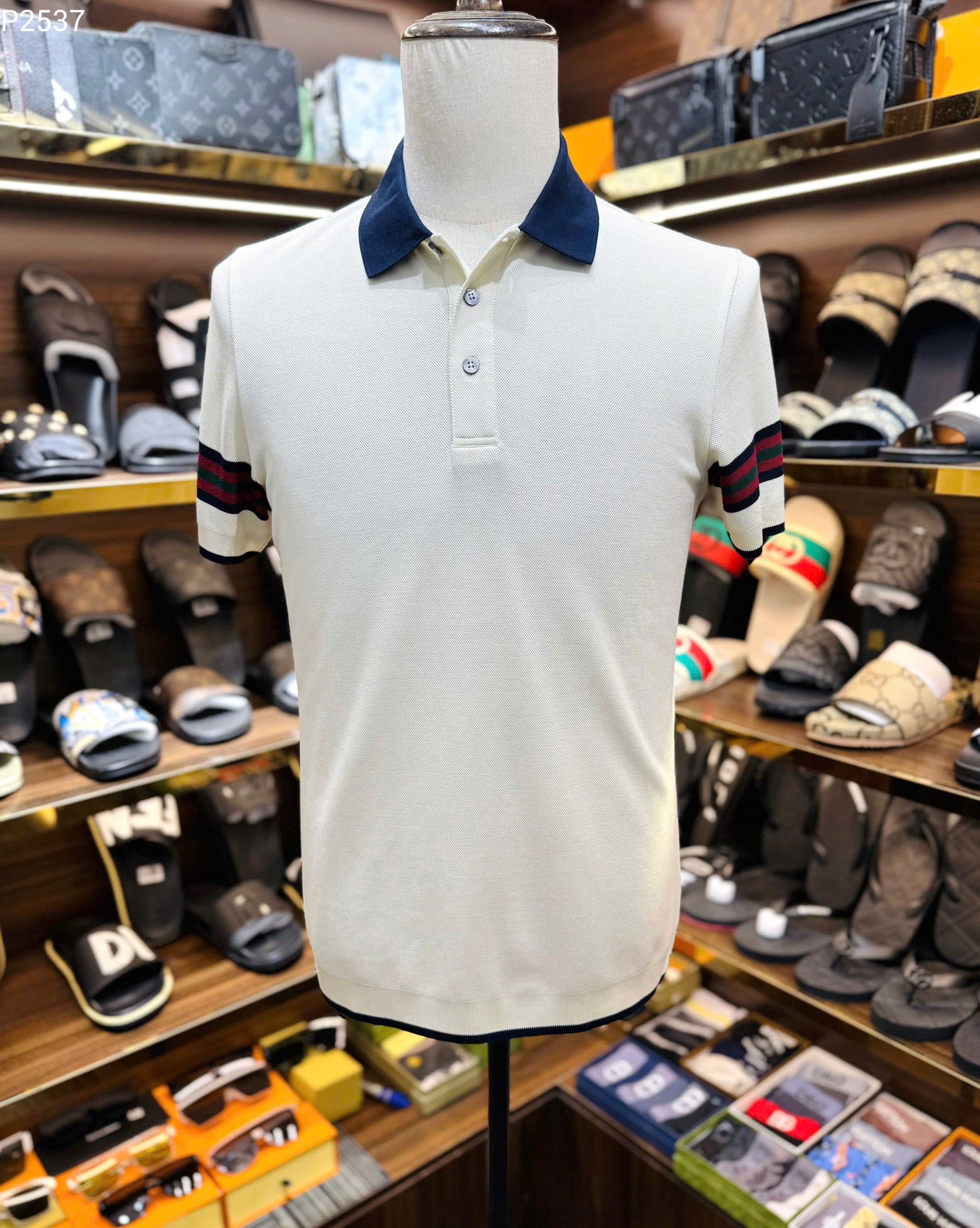 Áo polo Gucci GC Trắng phối cổ kẻ sọc màu tay Like Auth MK