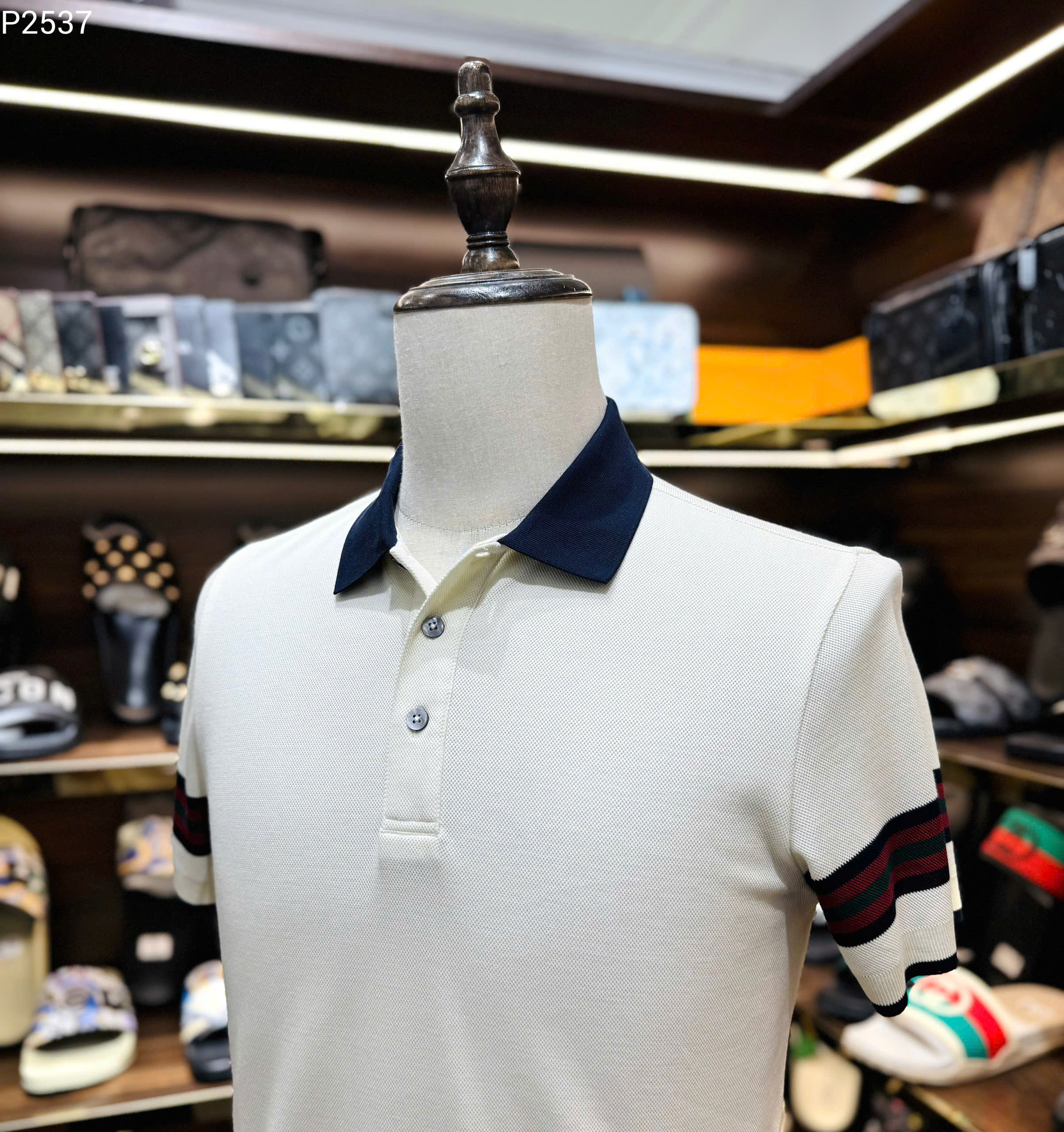 Áo polo Gucci GC Trắng phối cổ kẻ sọc màu tay Like Auth MK